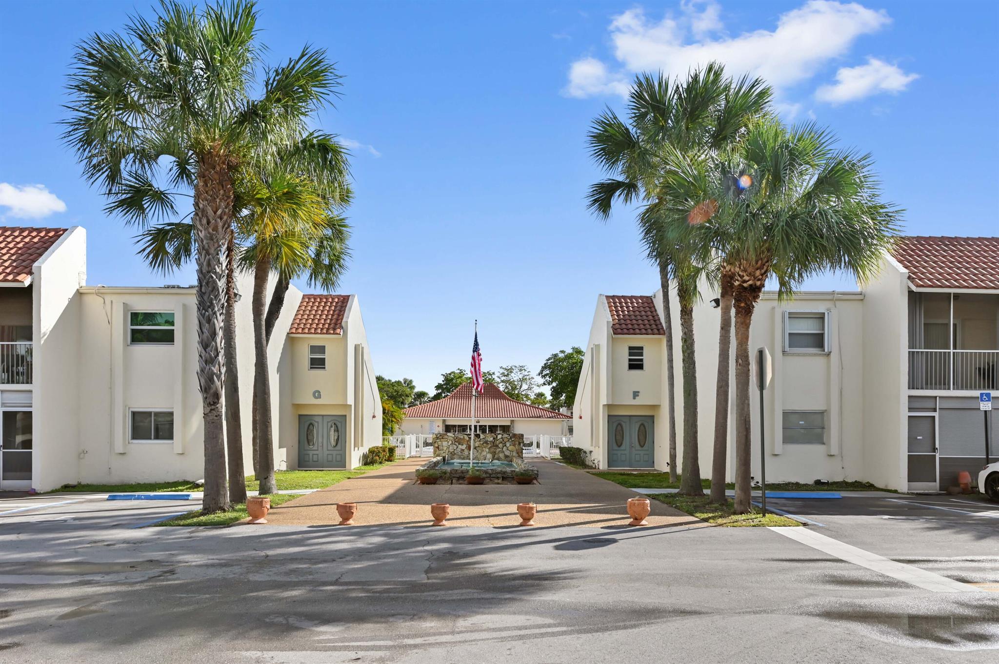 Deerfield Pines Condomini