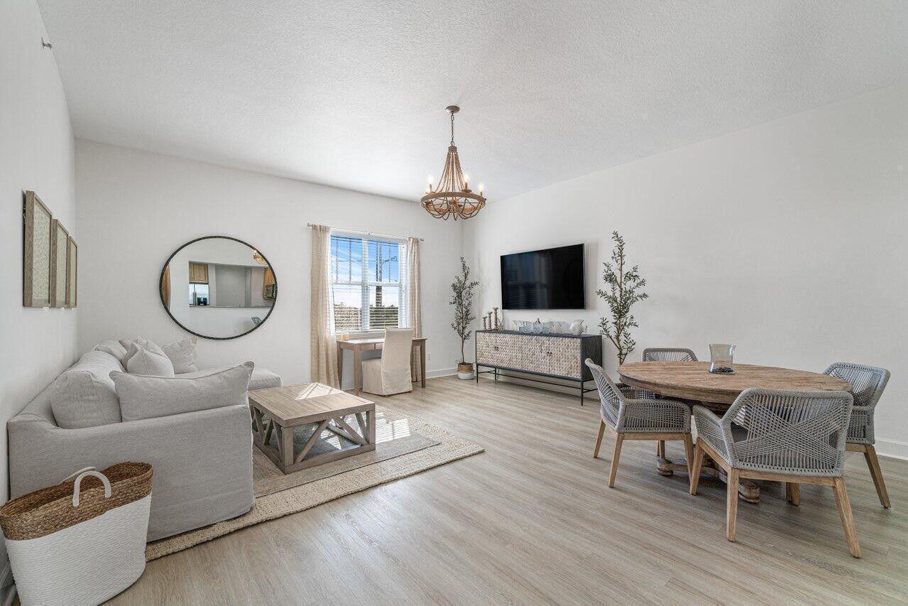 City Walk At Pineapple Gr