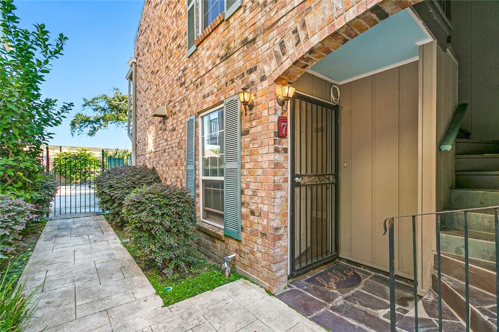 listing main picture