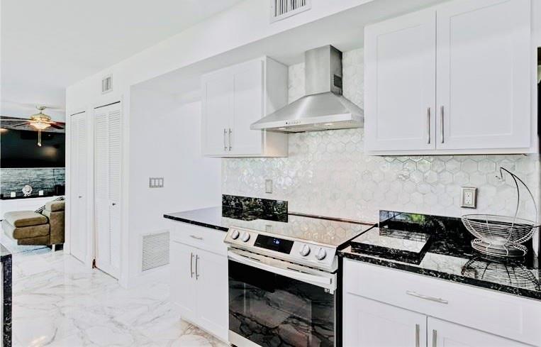 Homes for sale in Royal Palm Beach, FL | 128 N Royal Pine Cir N, Royal Palm Beach, FL 33411 | MLS# F10539778