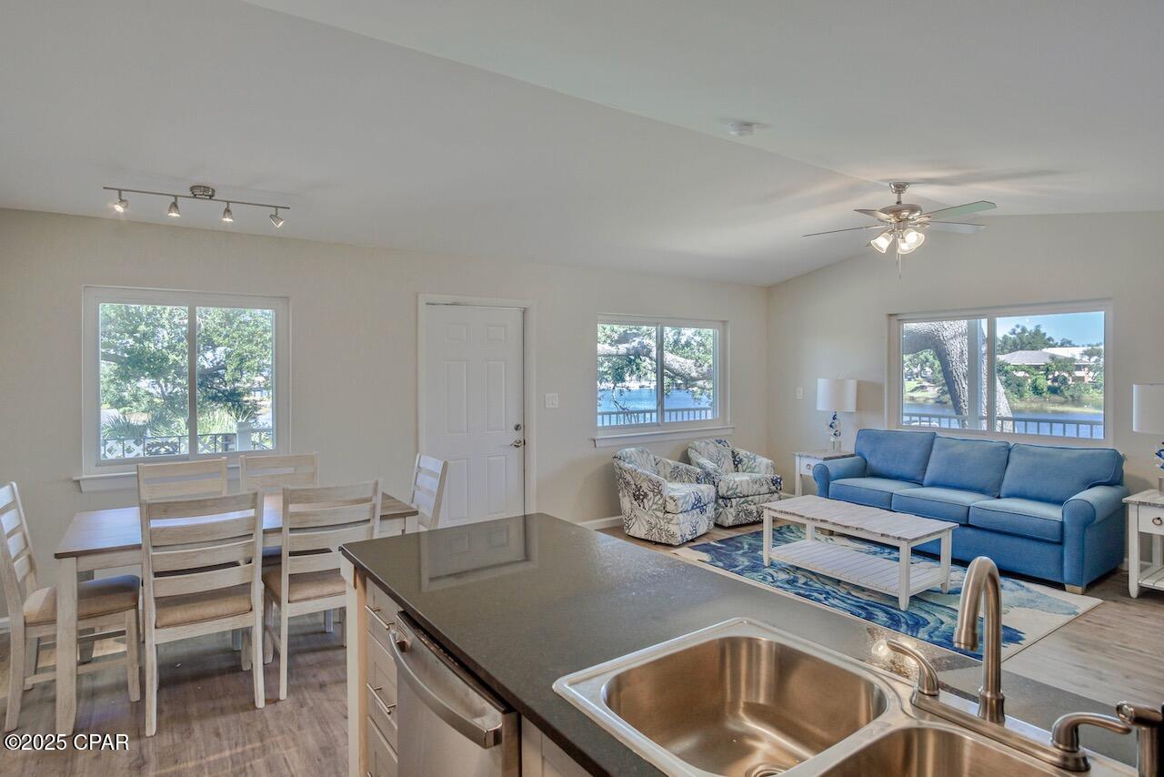 Listing photo id 10 for 240 Harmon Avenue