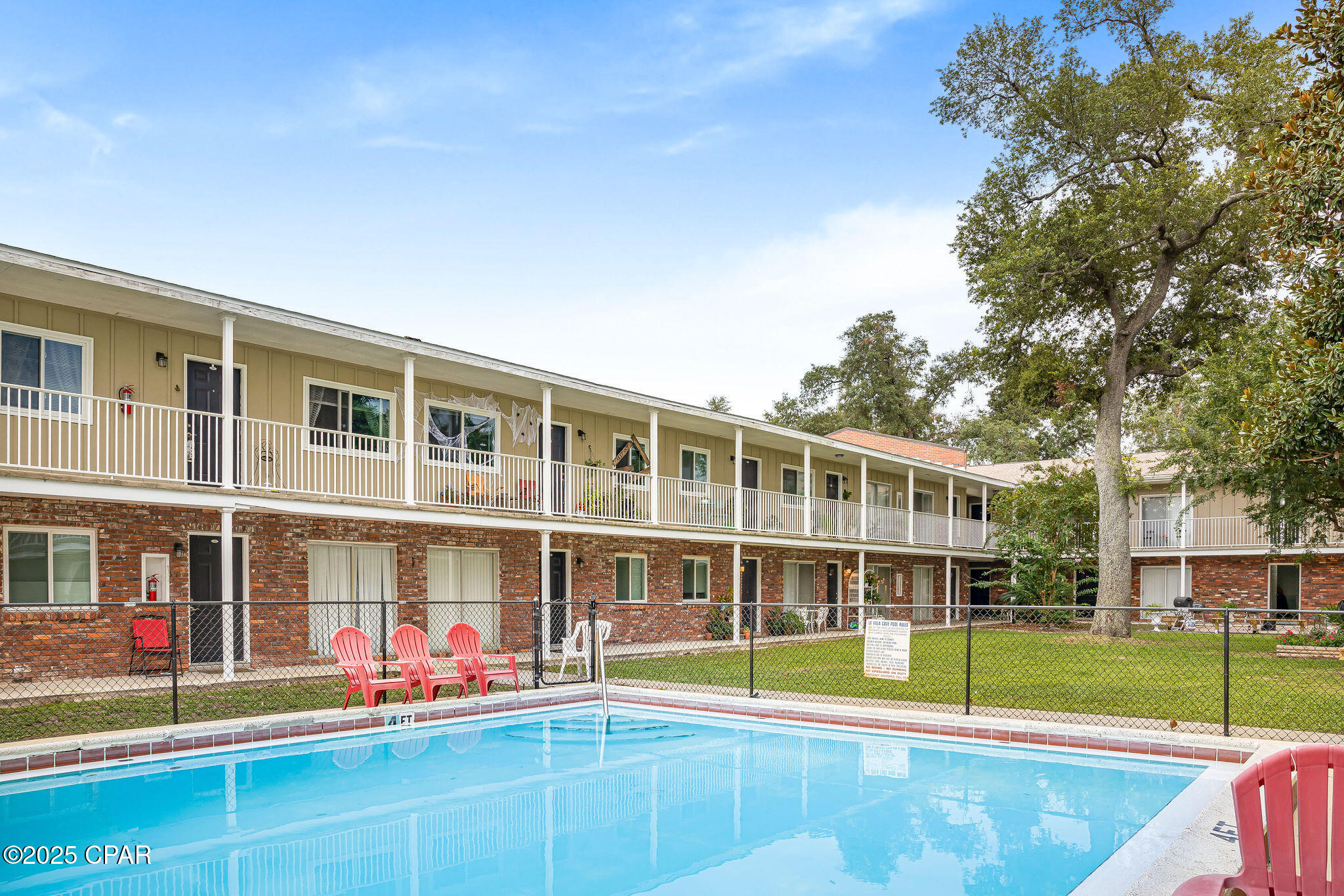 Listing photo id 2 for 240 Harmon Avenue