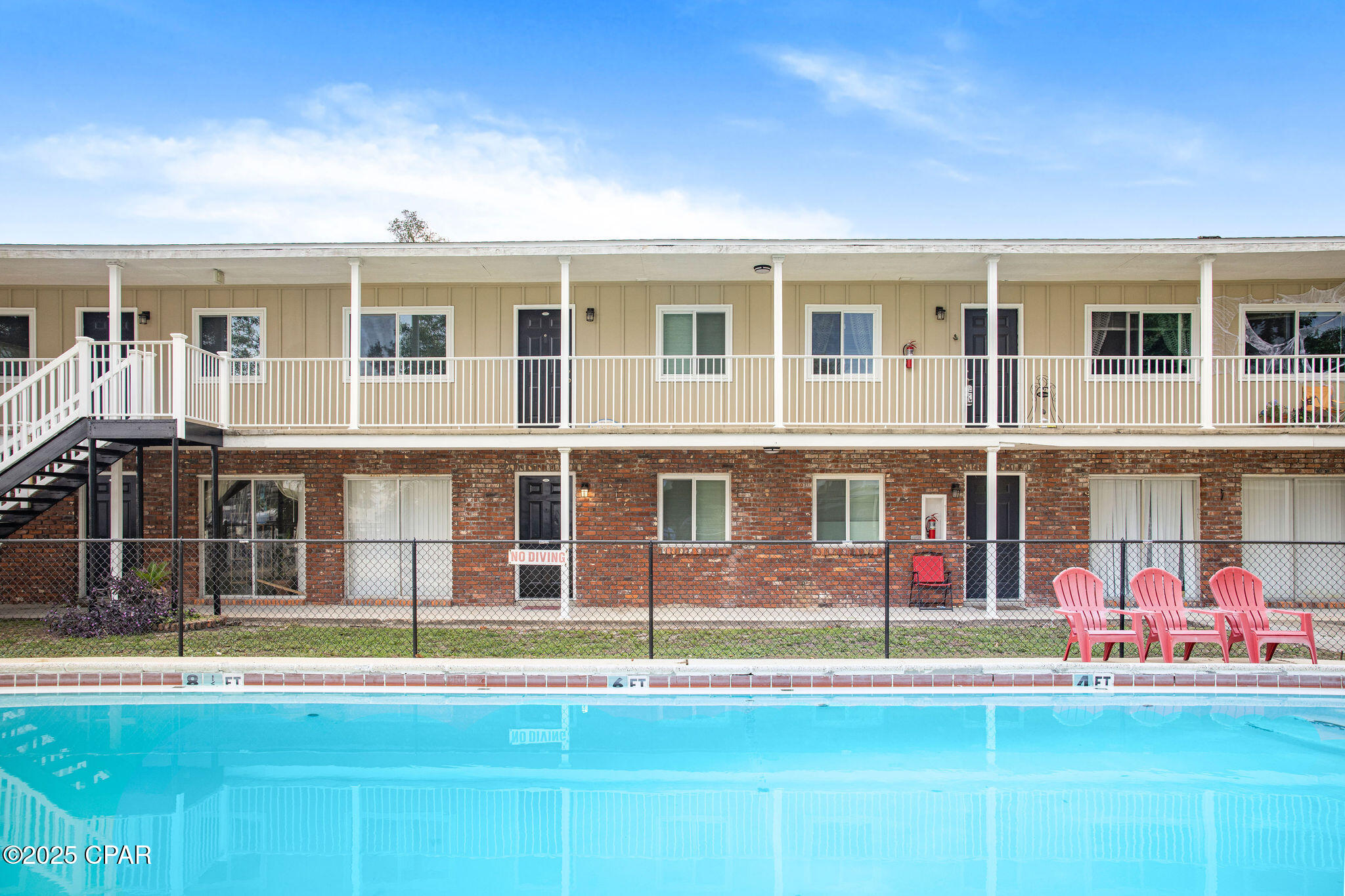 Listing photo id 3 for 240 Harmon Avenue