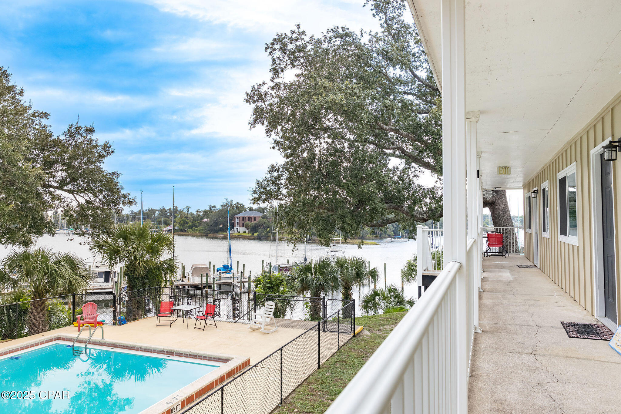 Listing photo id 4 for 240 Harmon Avenue