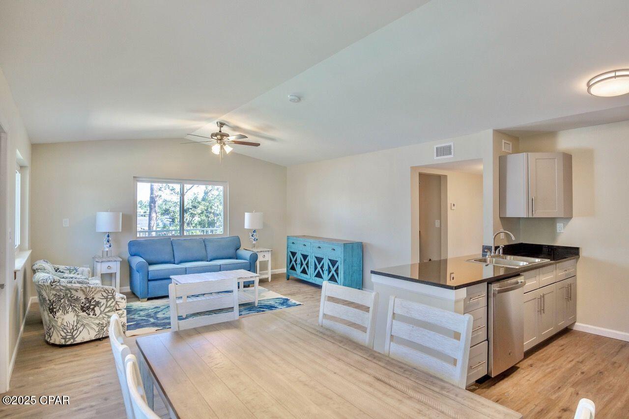 Listing photo id 5 for 240 Harmon Avenue