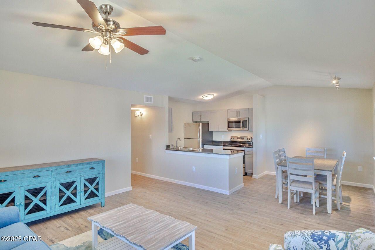 Listing photo id 7 for 240 Harmon Avenue