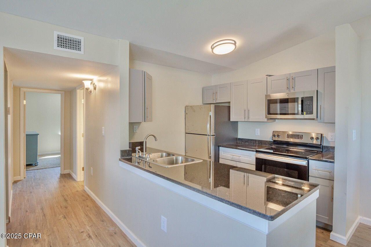 Listing photo id 8 for 240 Harmon Avenue