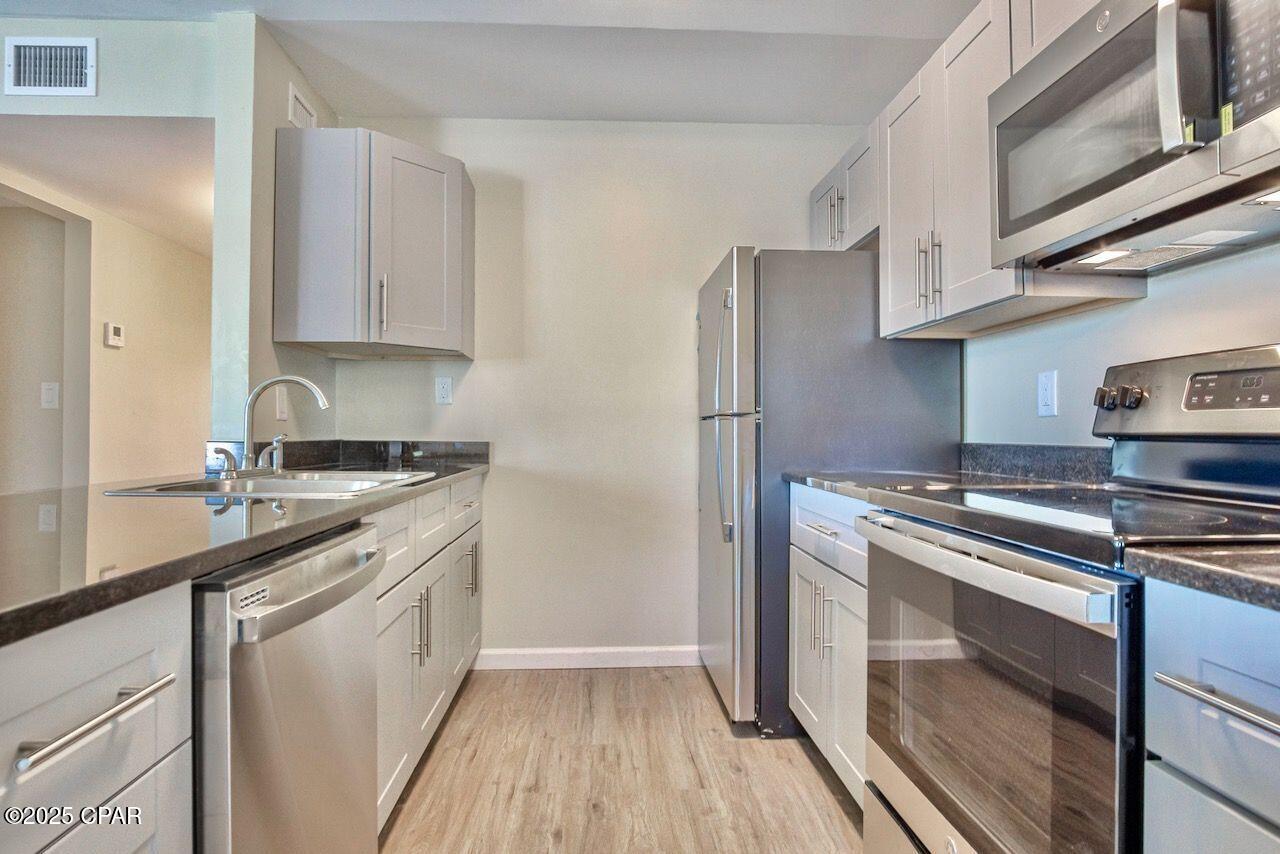 Listing photo id 9 for 240 Harmon Avenue