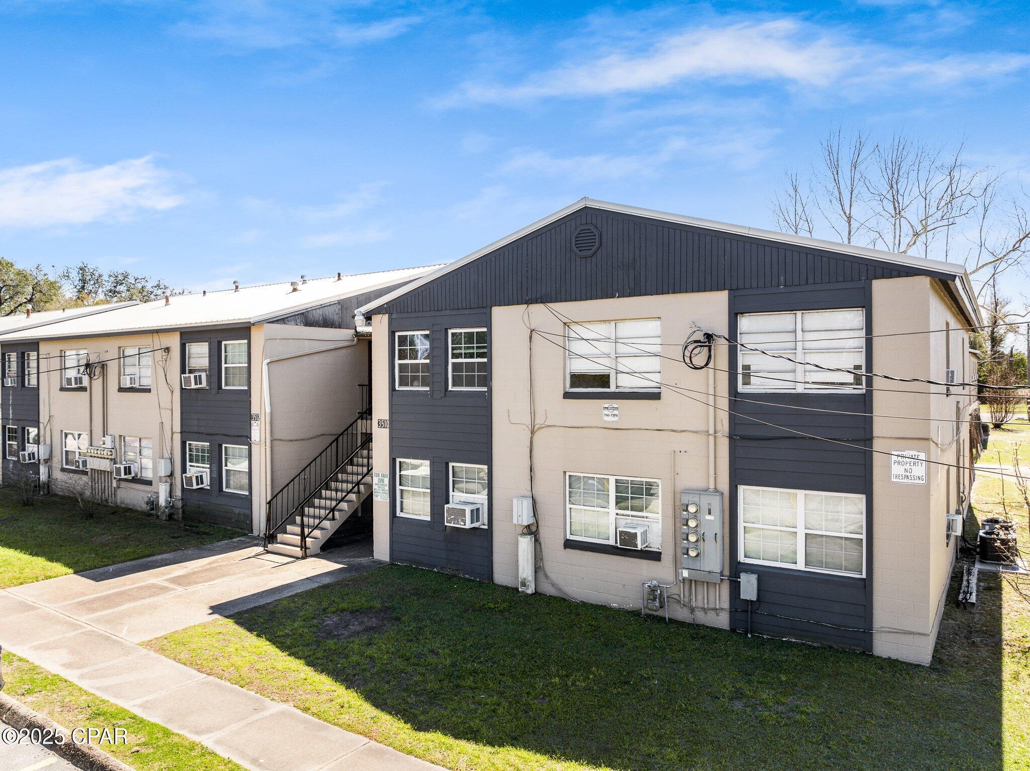 Listing photo id 11 for 3510- 3536 Saint John Street