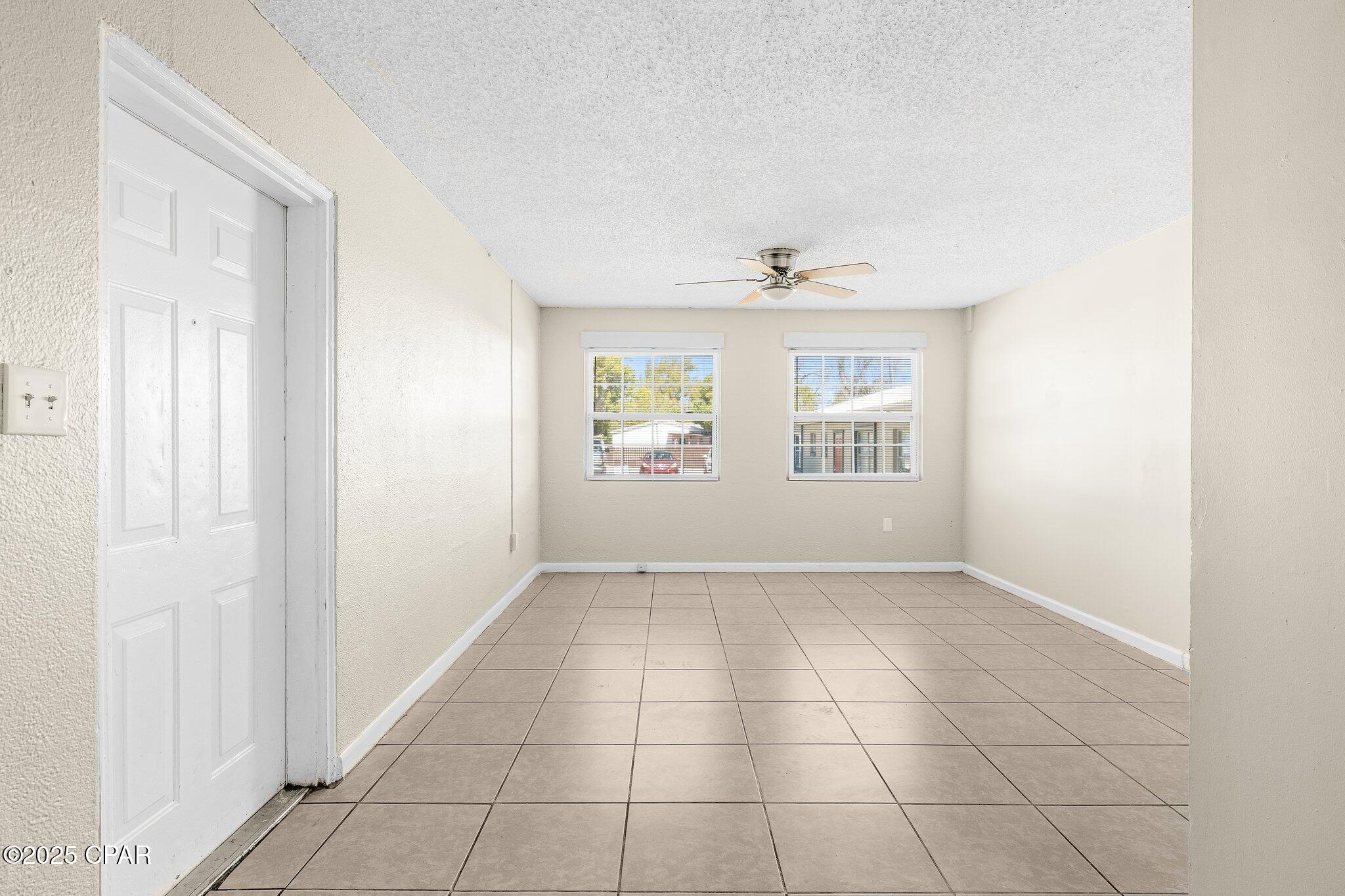 Listing photo id 15 for 3510- 3536 Saint John Street