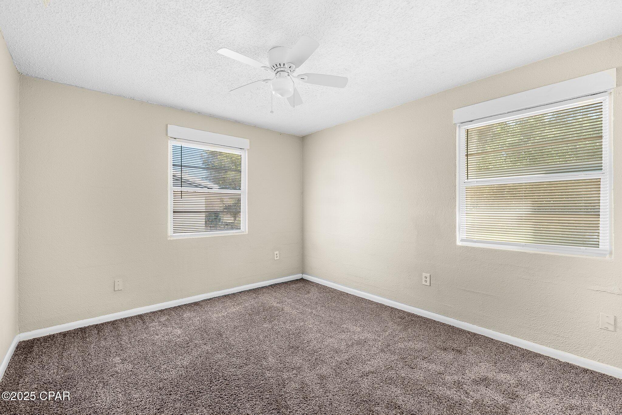 Listing photo id 21 for 3510- 3536 Saint John Street