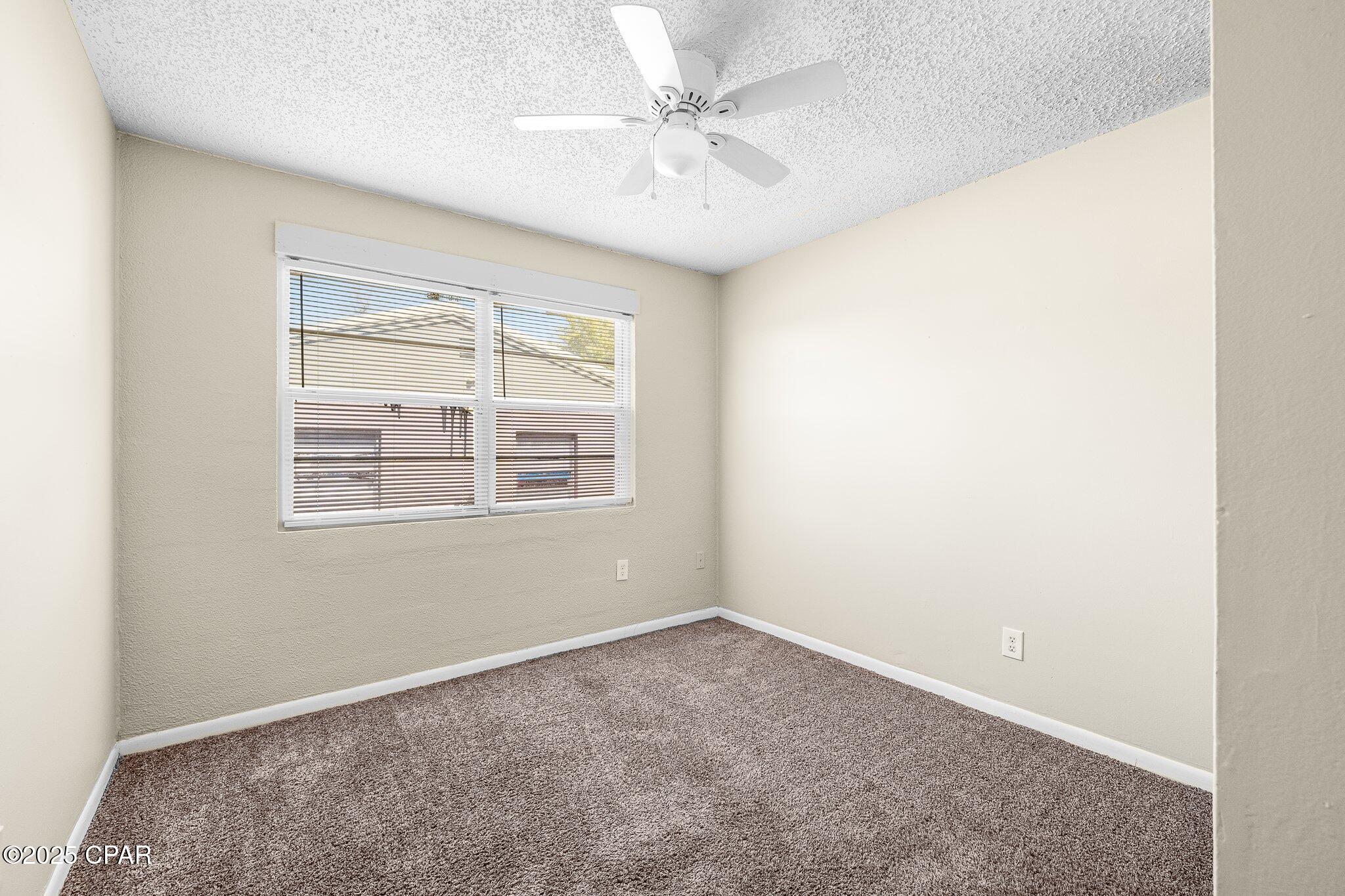 Listing photo id 27 for 3510- 3536 Saint John Street