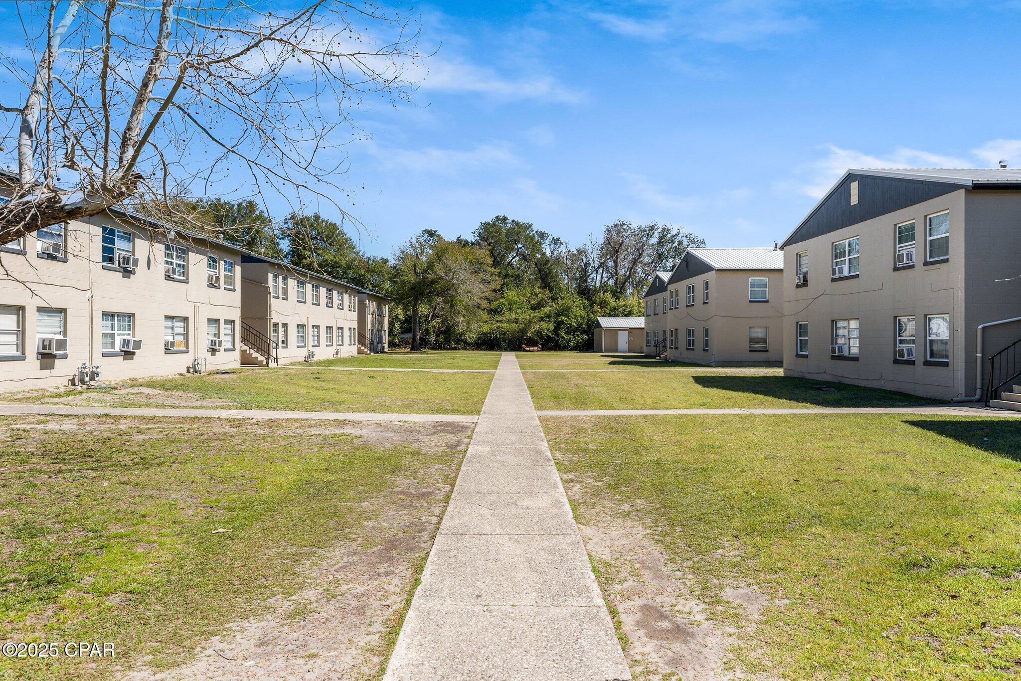 Listing photo id 3 for 3510- 3536 Saint John Street