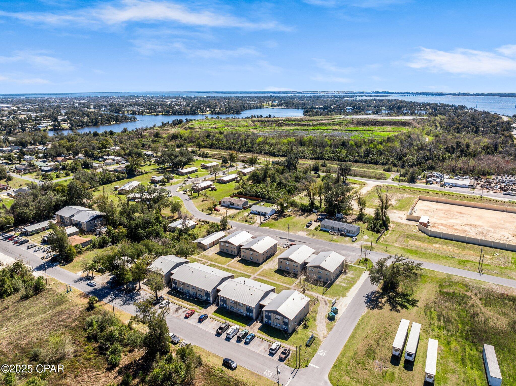 Listing photo id 36 for 3510- 3536 Saint John Street