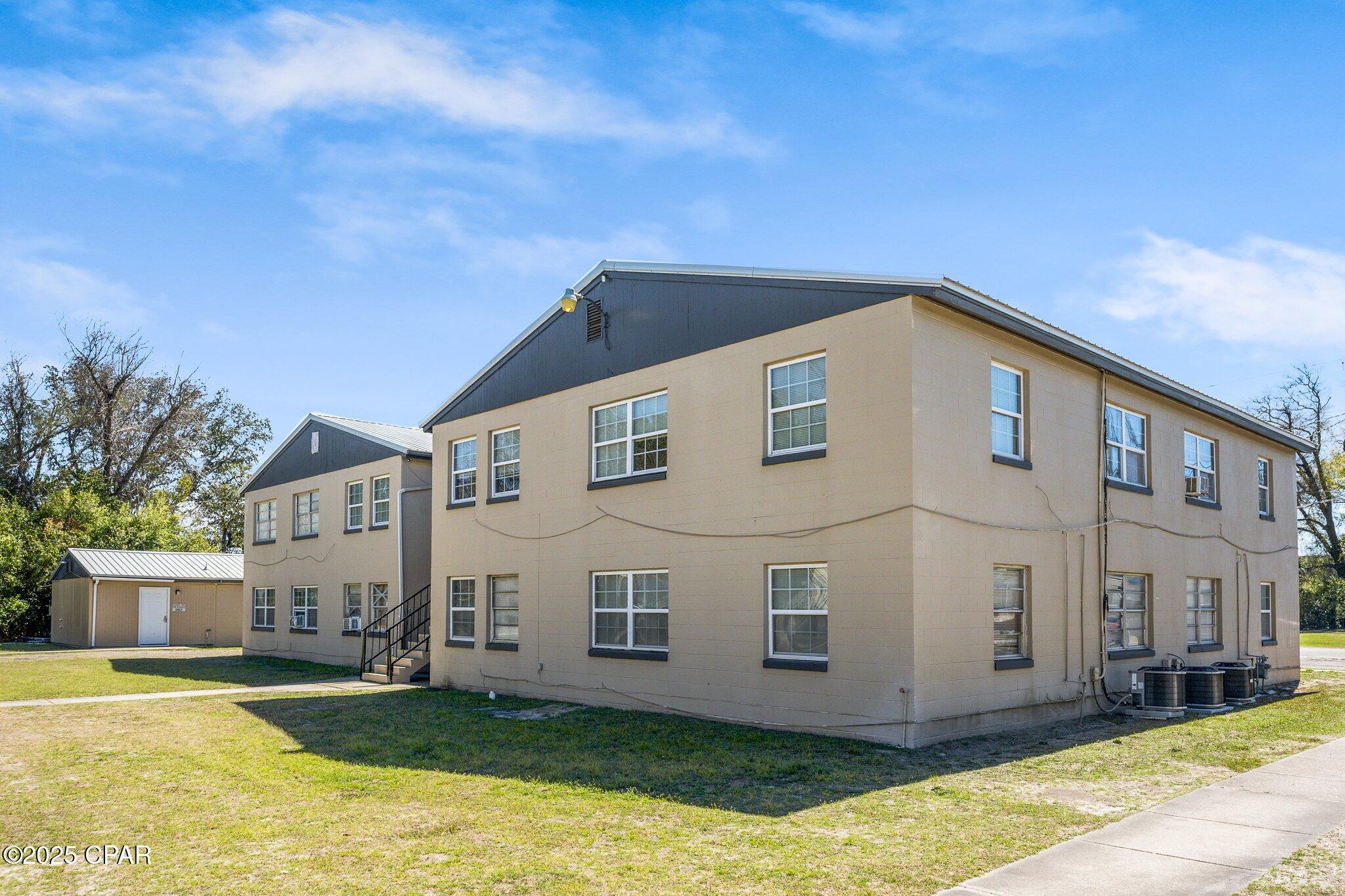 Listing photo id 4 for 3510- 3536 Saint John Street