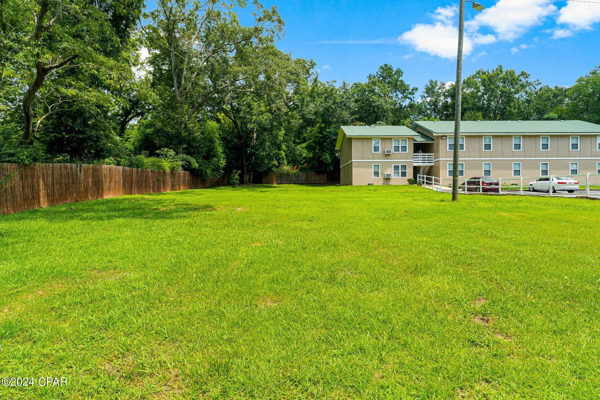 Listing photo id 10 for 872 Deer Wood Lane