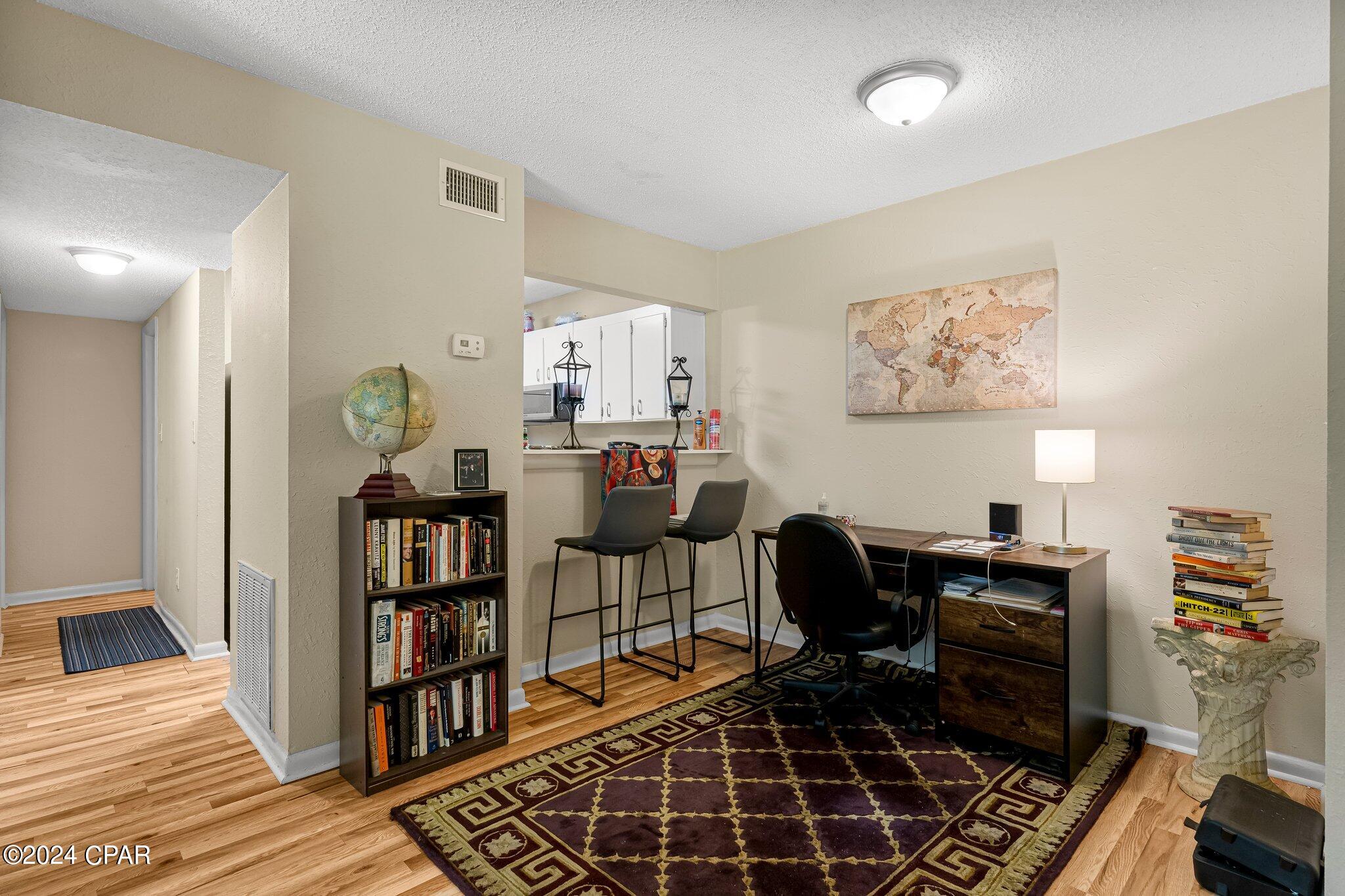 Listing photo id 19 for 872 Deer Wood Lane