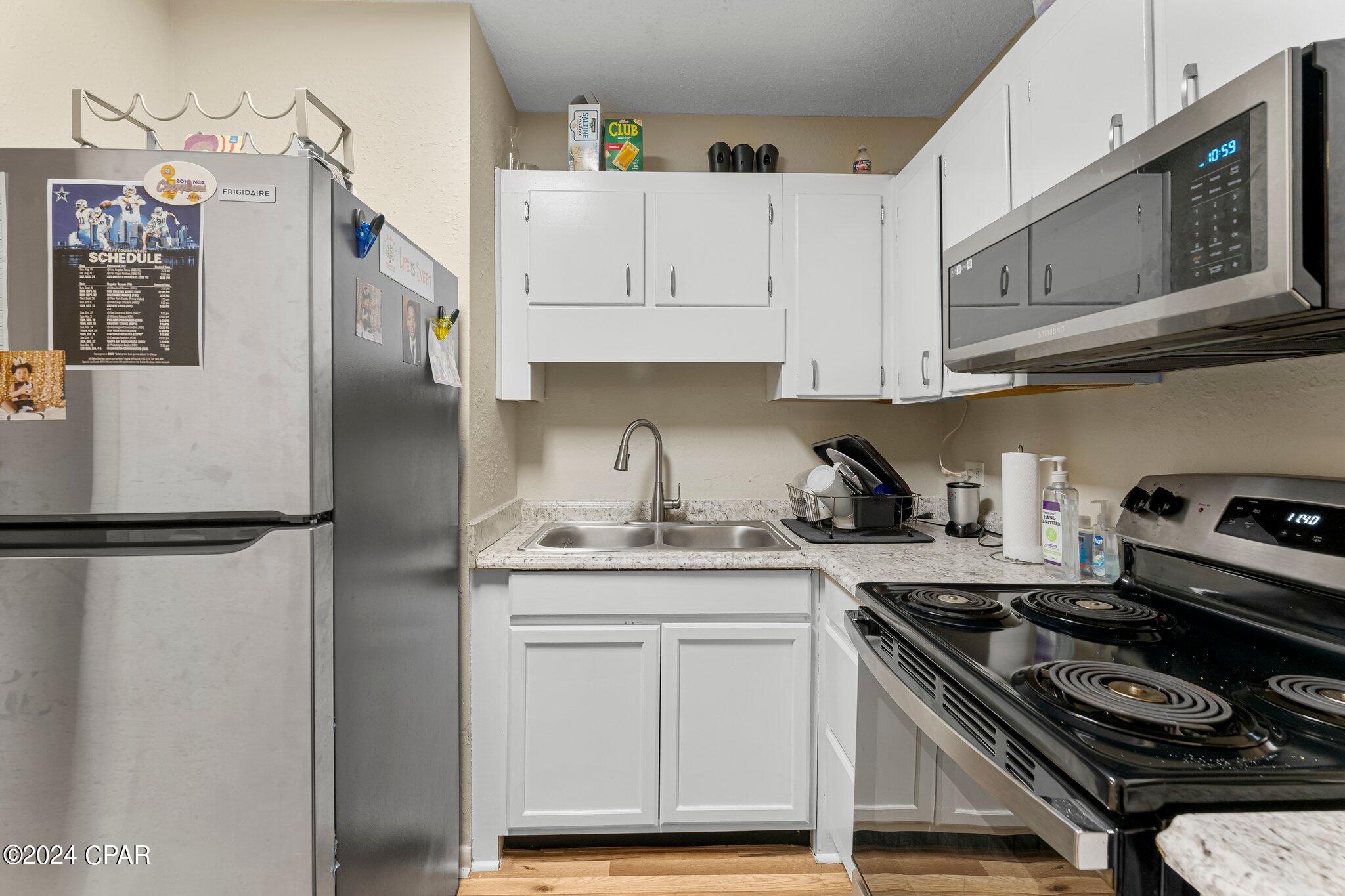 Listing photo id 22 for 872 Deer Wood Lane