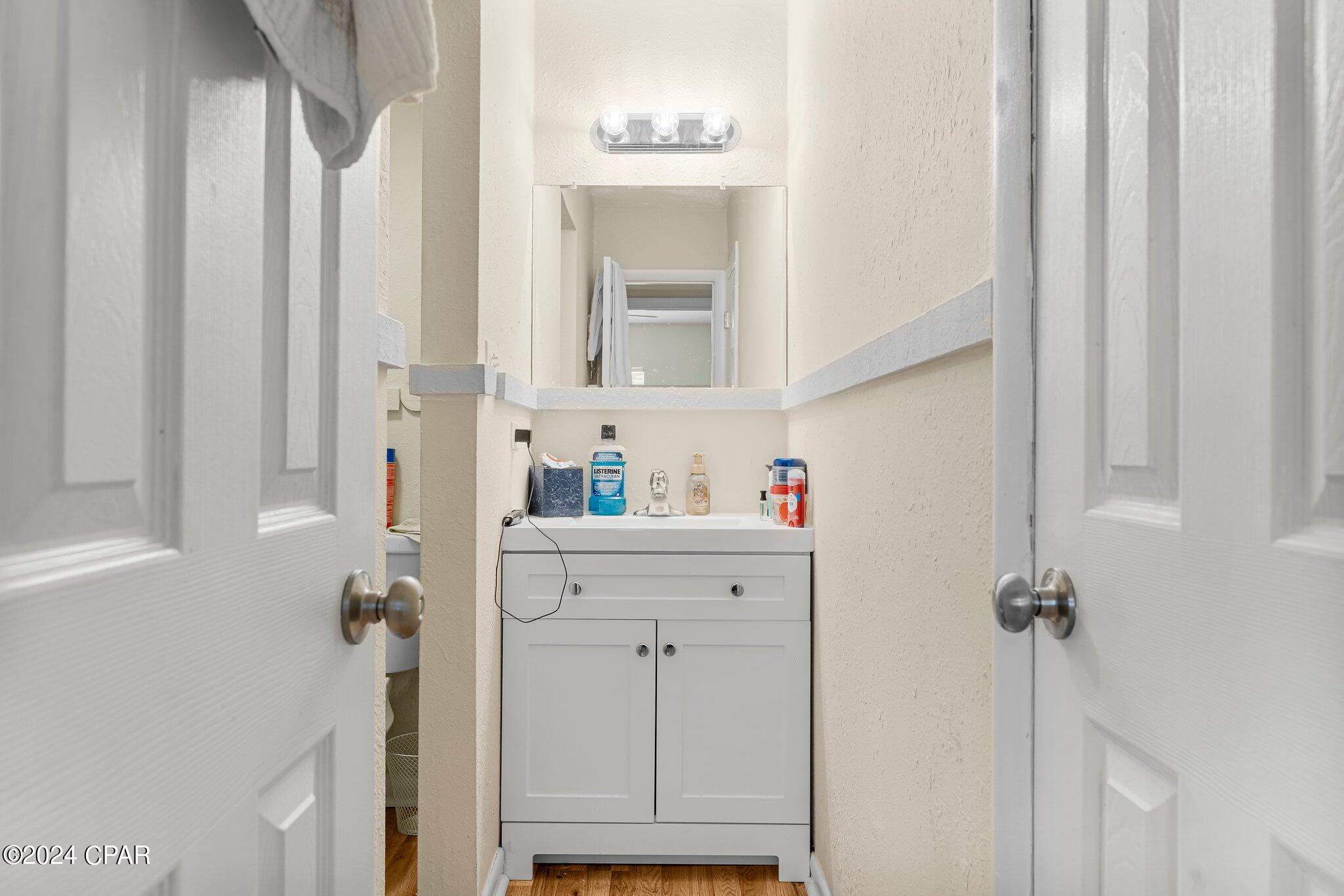 Listing photo id 28 for 872 Deer Wood Lane