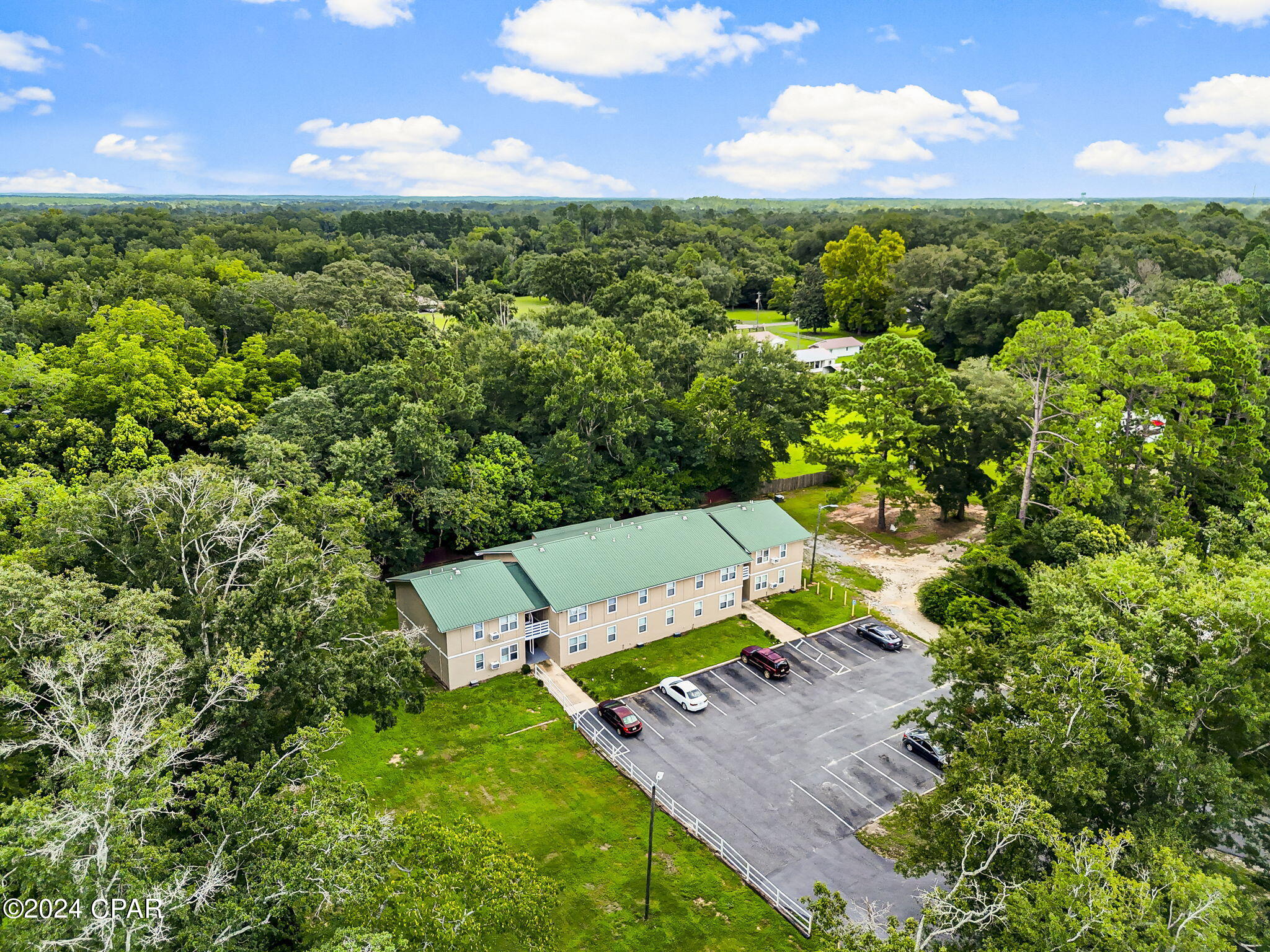 Listing photo id 30 for 872 Deer Wood Lane