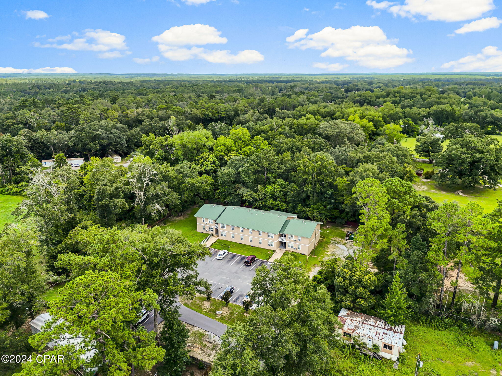 Listing photo id 34 for 872 Deer Wood Lane