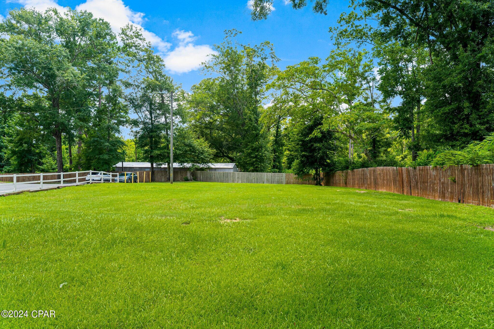 Listing photo id 8 for 872 Deer Wood Lane