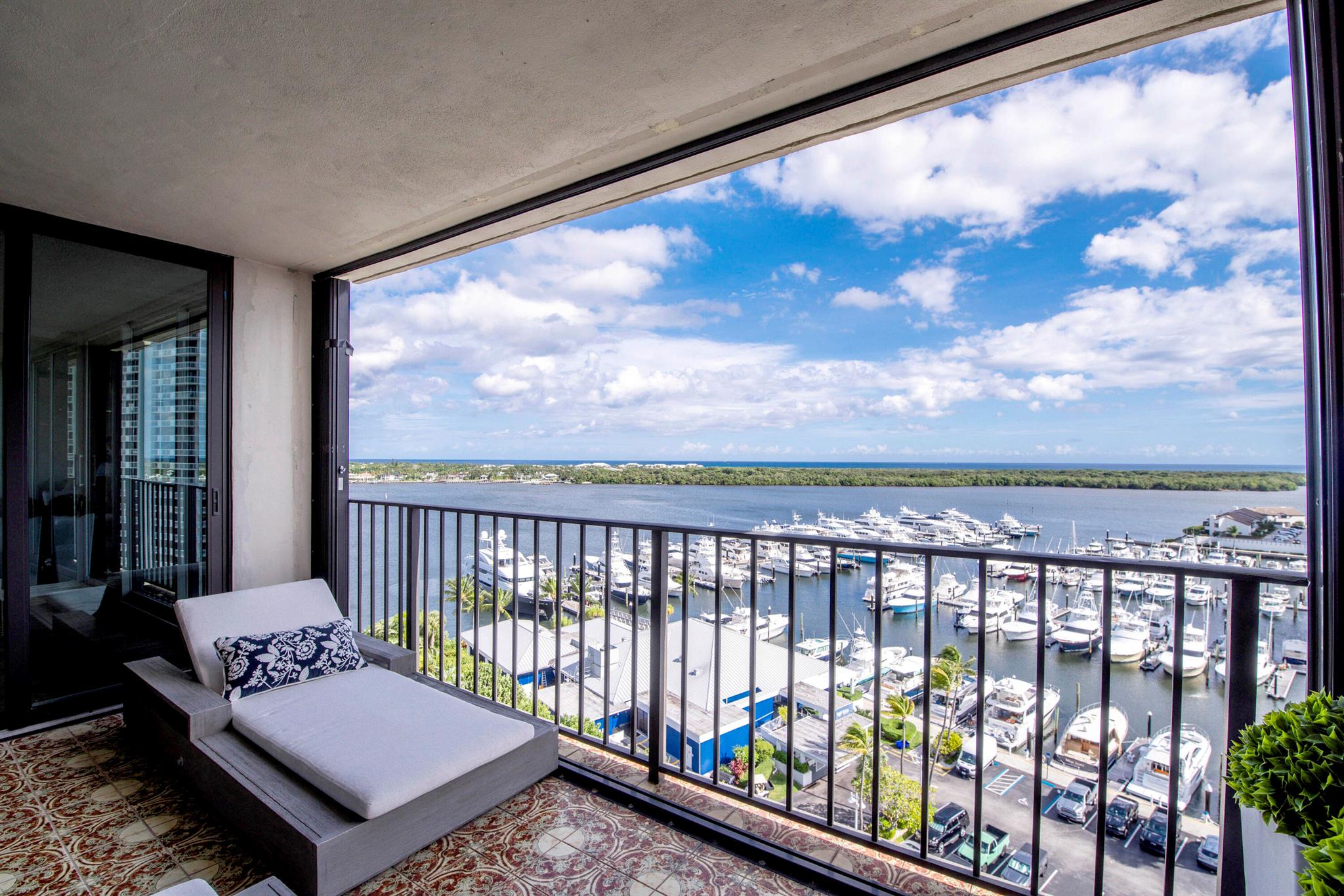 Photo 12 of home located at 120 Lakeshore Drive T36, North Palm Beach FL