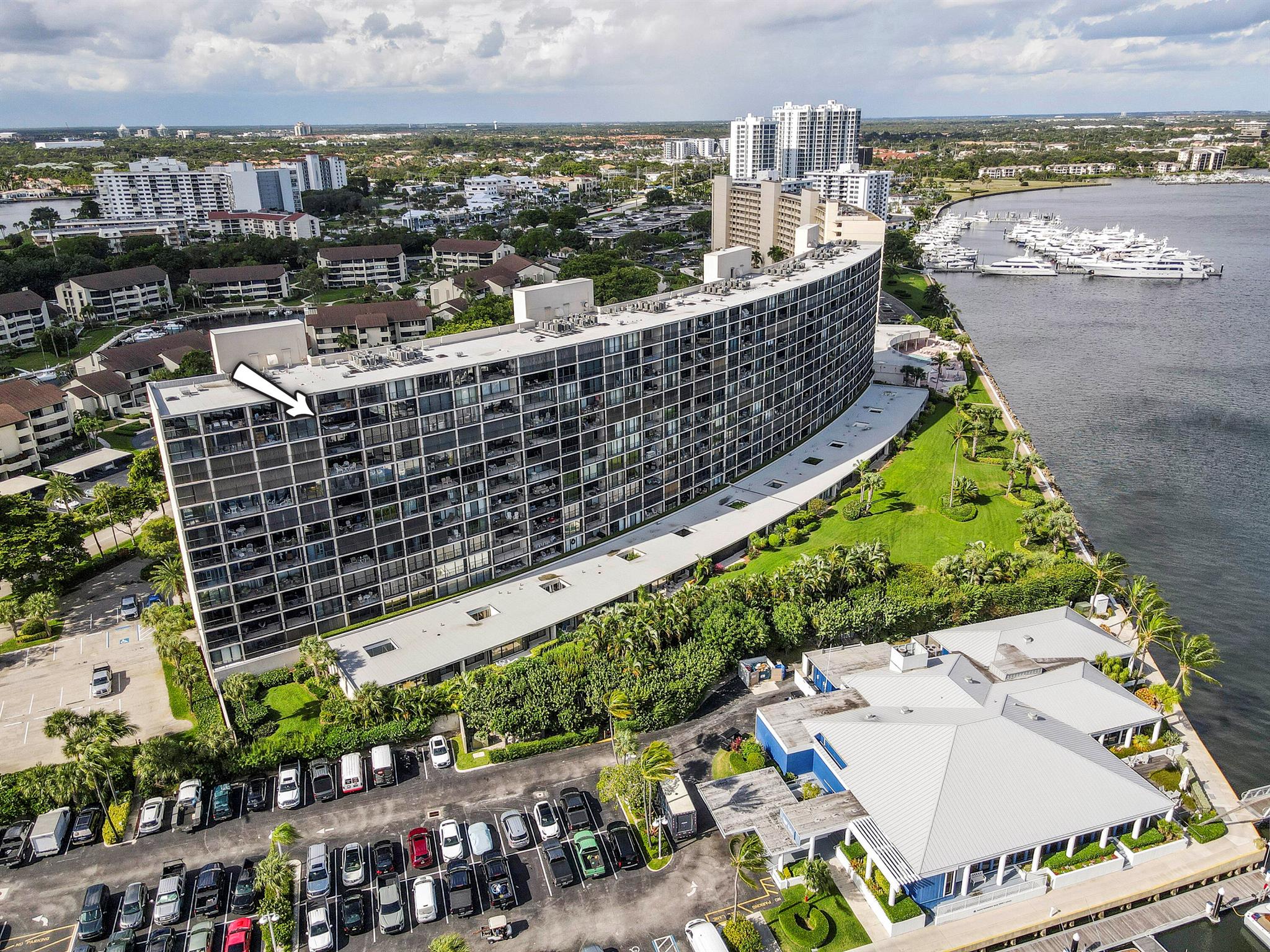 Photo 13 of home located at 120 Lakeshore Drive T36, North Palm Beach FL