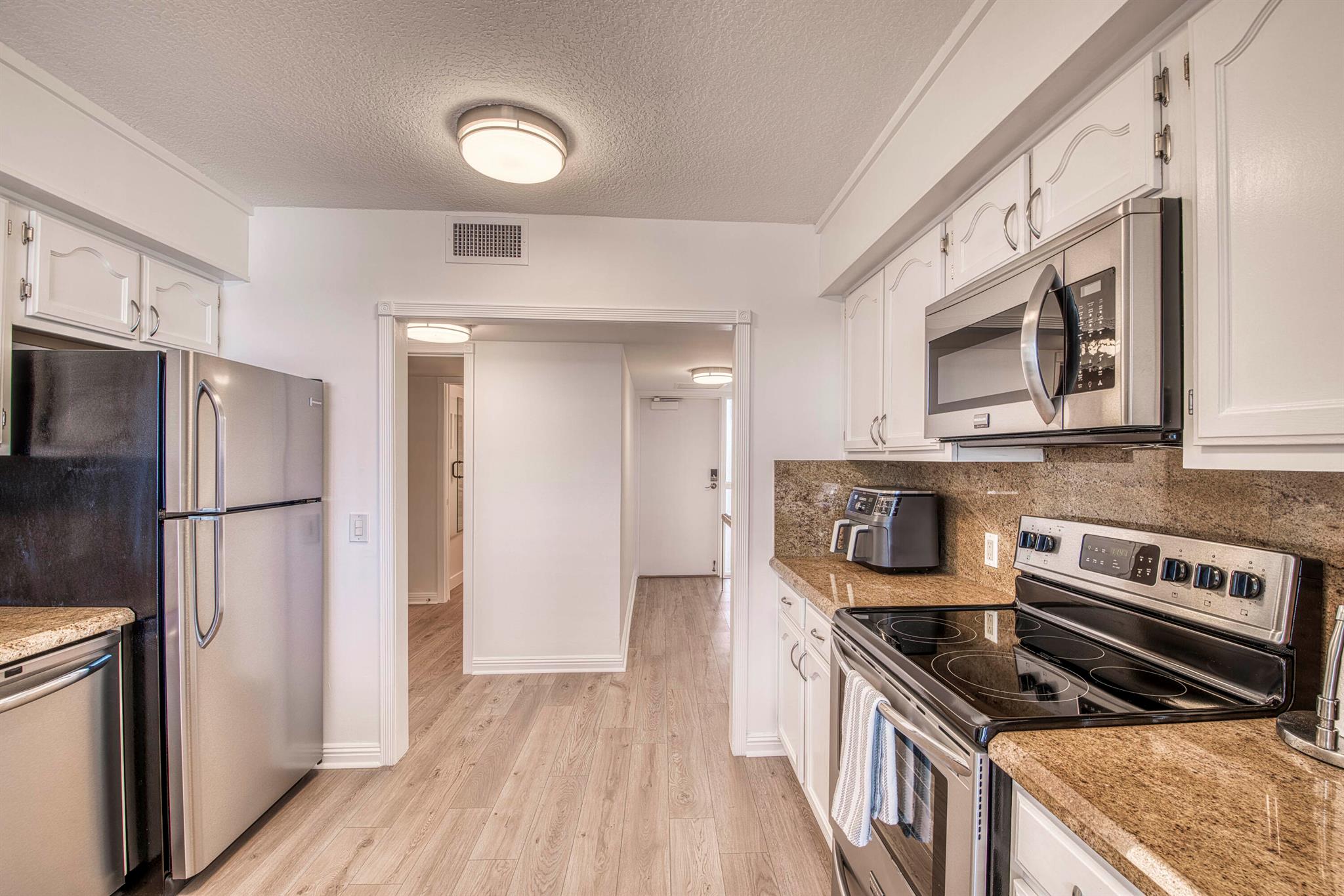 Photo 4 of home located at 120 Lakeshore Drive T36, North Palm Beach FL