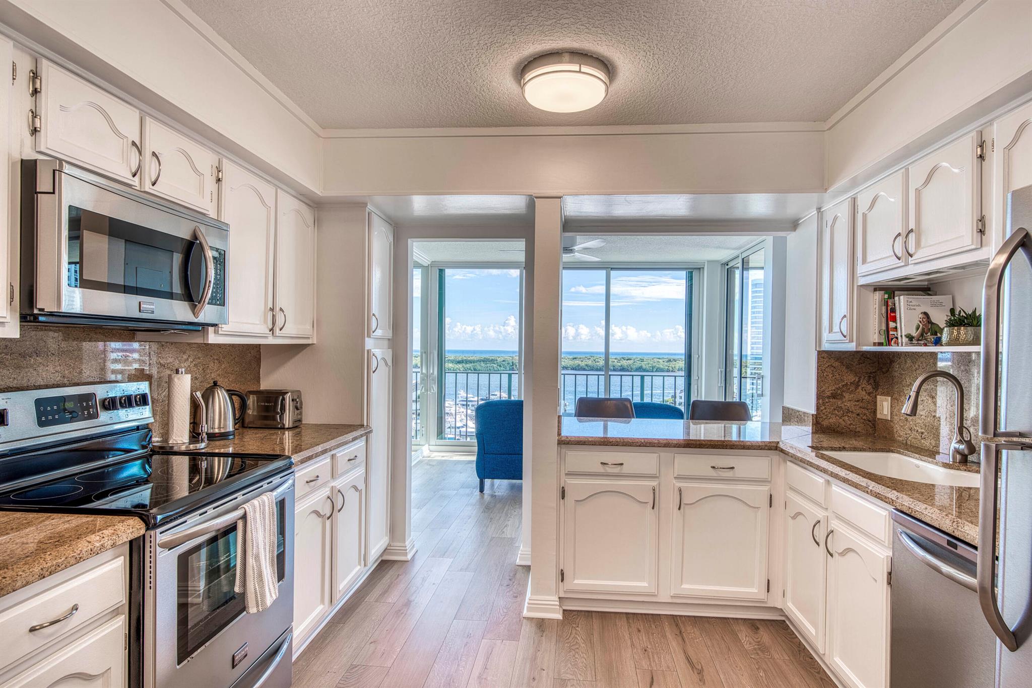 Photo 6 of home located at 120 Lakeshore Drive T36, North Palm Beach FL