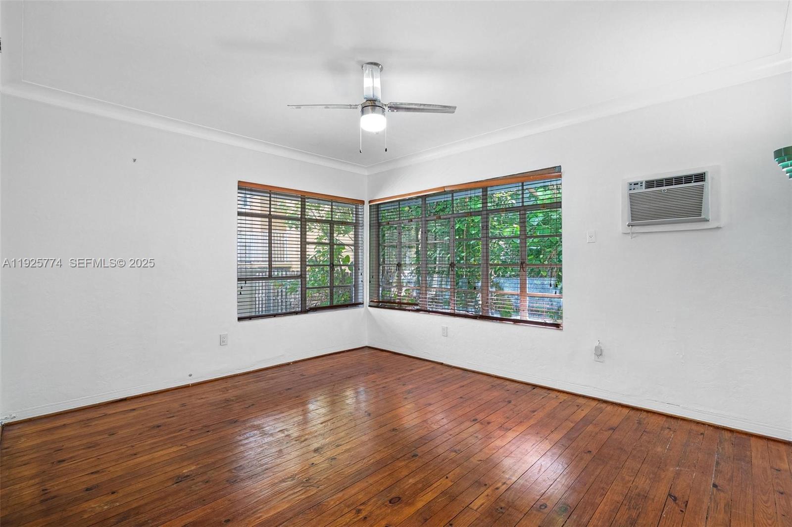 Residence 1611 Condo