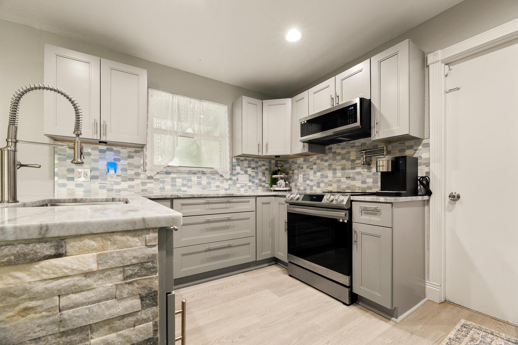 Homes for sale in Fort Pierce, FL | 6015 Seagrape Dr, Fort Pierce, FL 34982 | MLS# R11145538