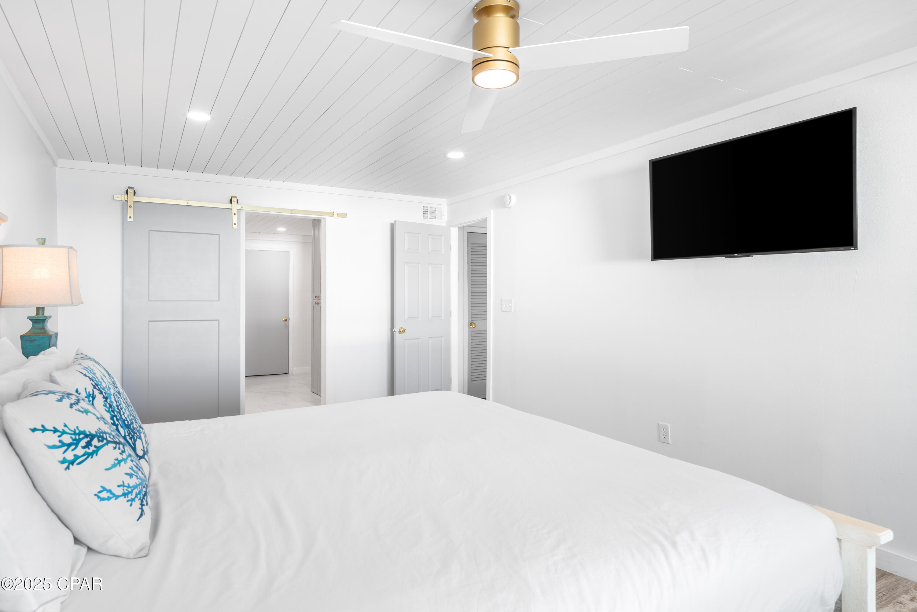 Image 24 For 22519 Front Beach Road 123