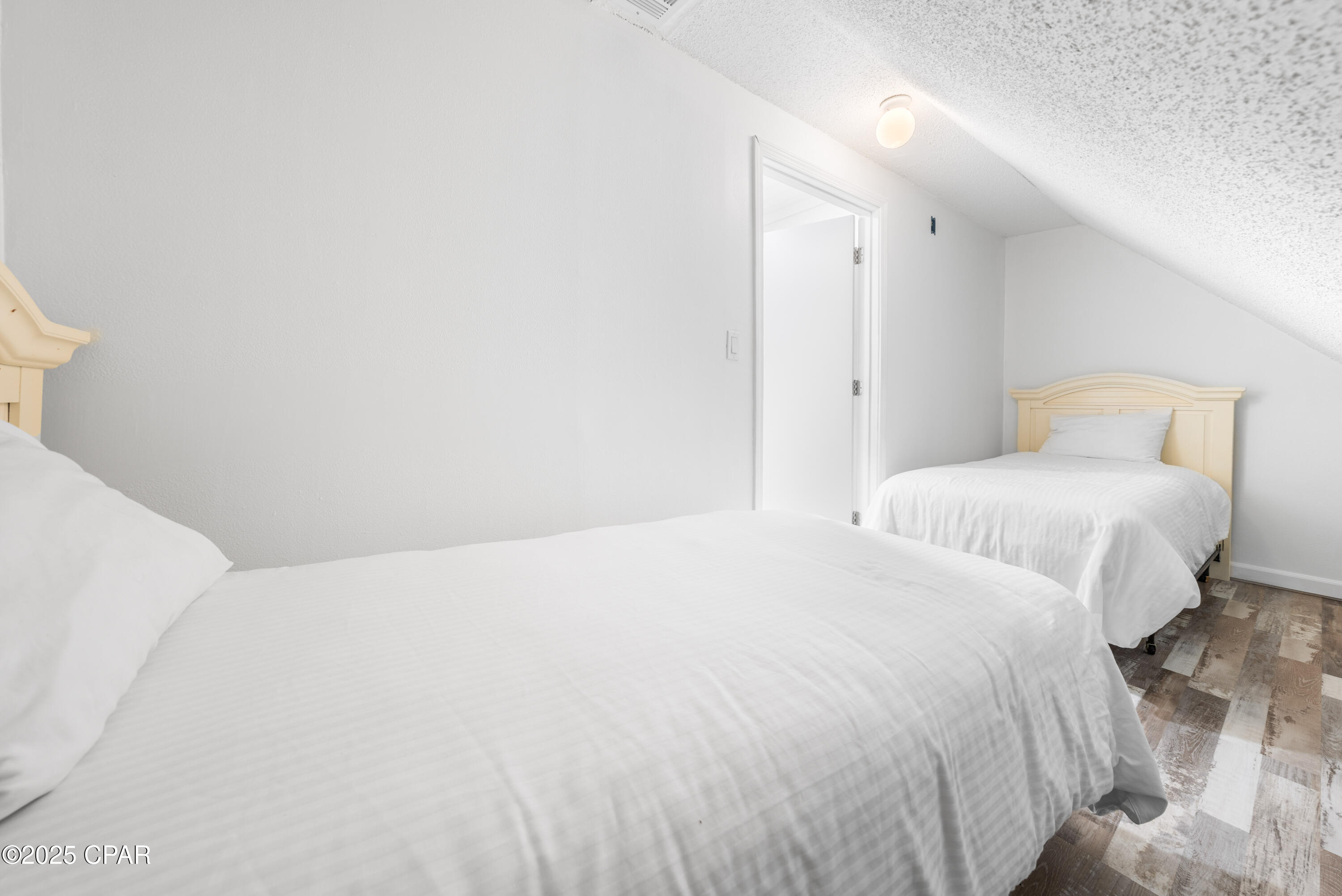 Image 31 For 22519 Front Beach Road 123