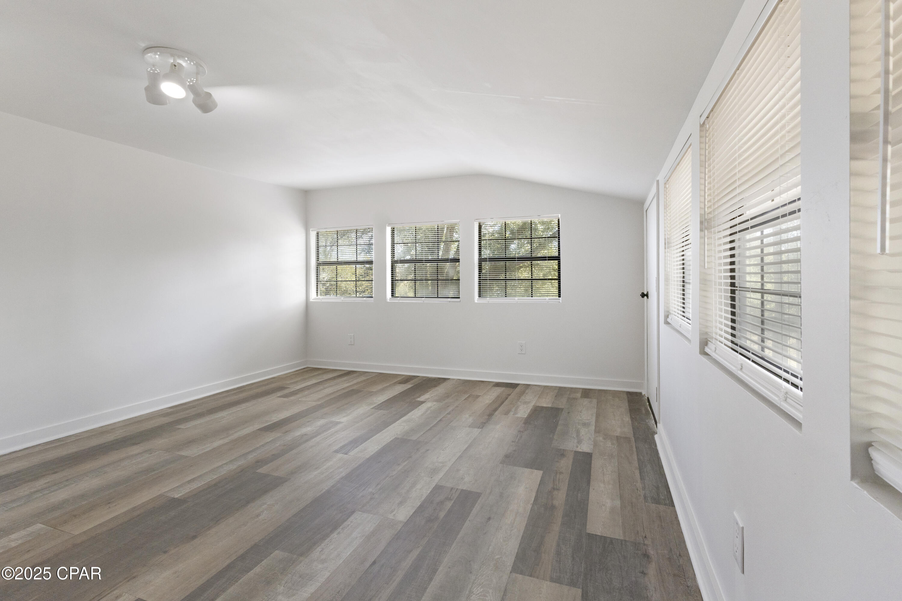 Image 18 For 9027 Crook Hollow Road