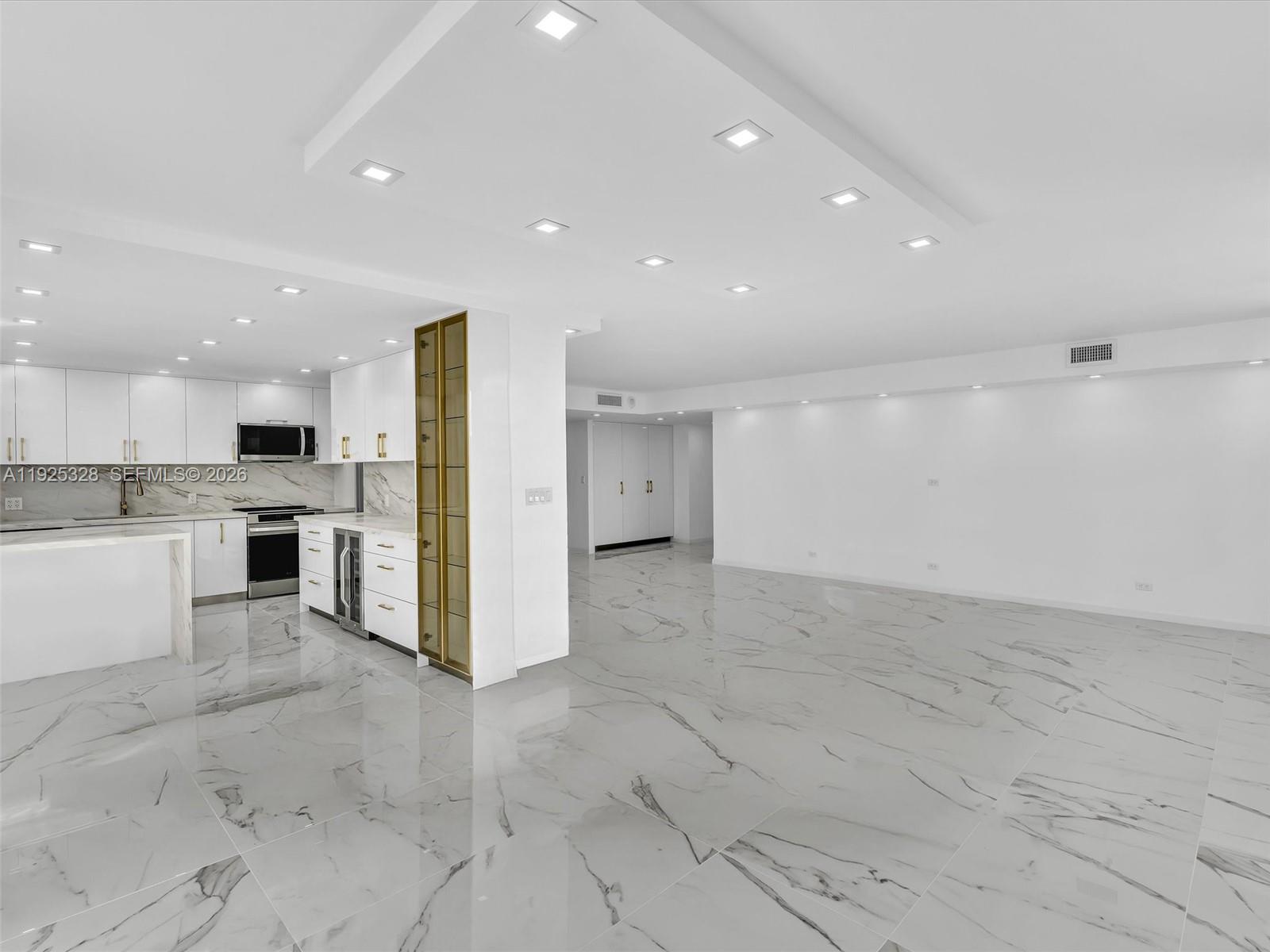 Winston Tower 300 Condo