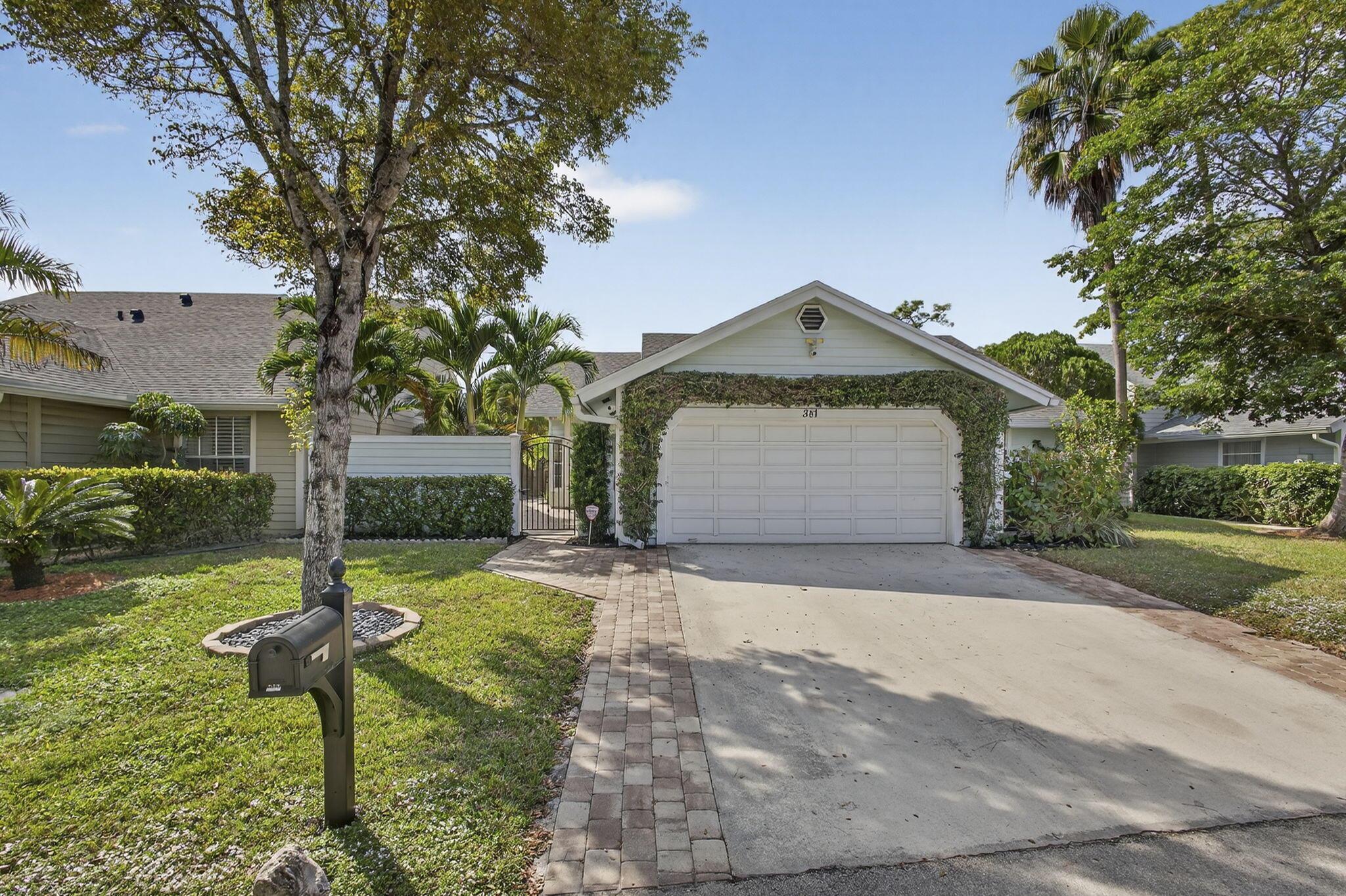 Homes for sale in Wellington, FL | 381 Park Forest Way, Wellington, FL 33414 | MLS# R11145630