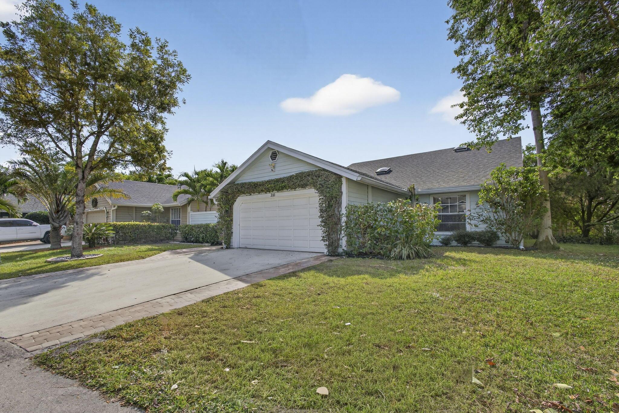 Homes for sale in Wellington, FL | 381 Park Forest Way, Wellington, FL 33414 | MLS# R11145630