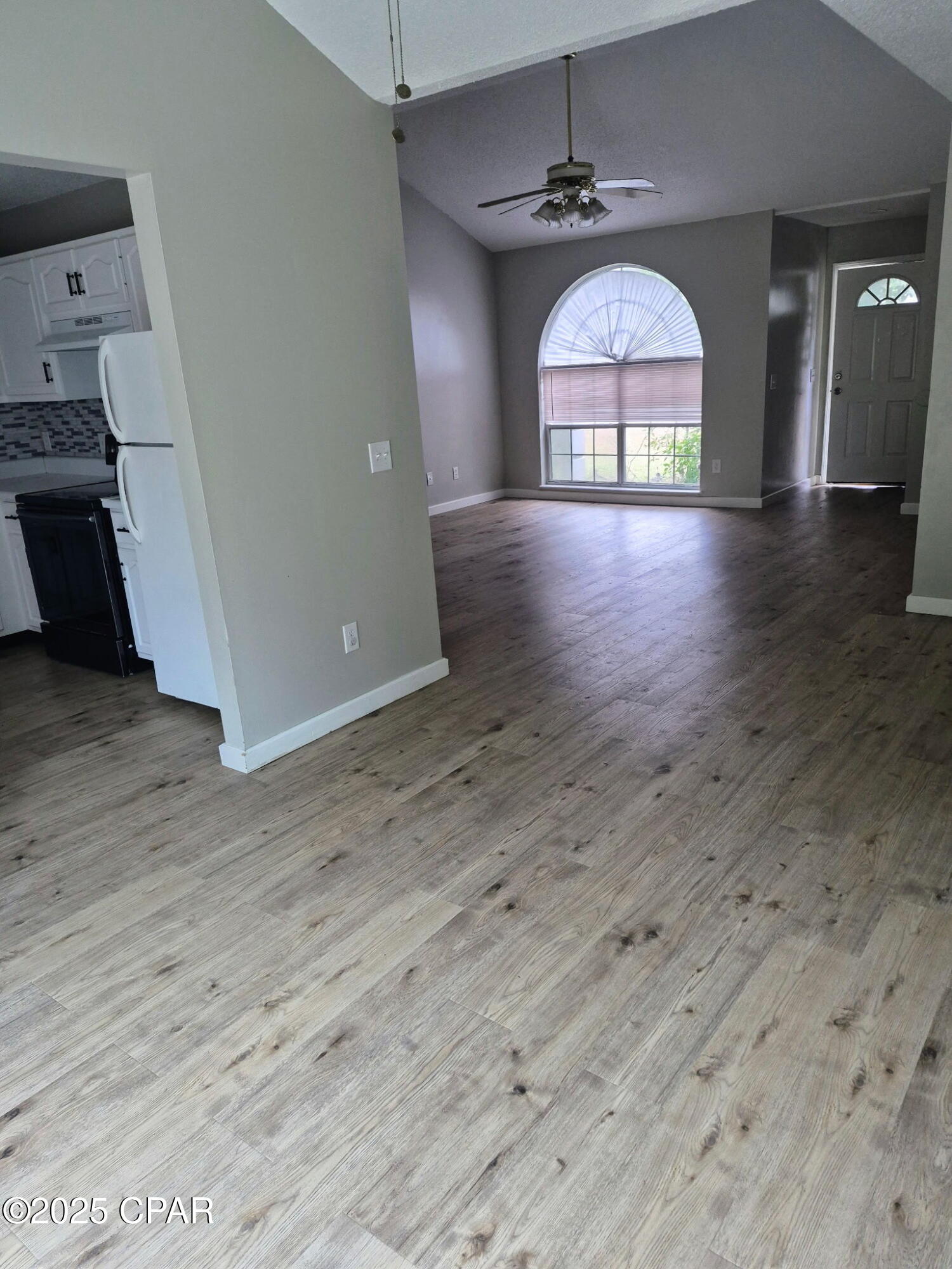 Image 4 For 145 Escanaba Avenue