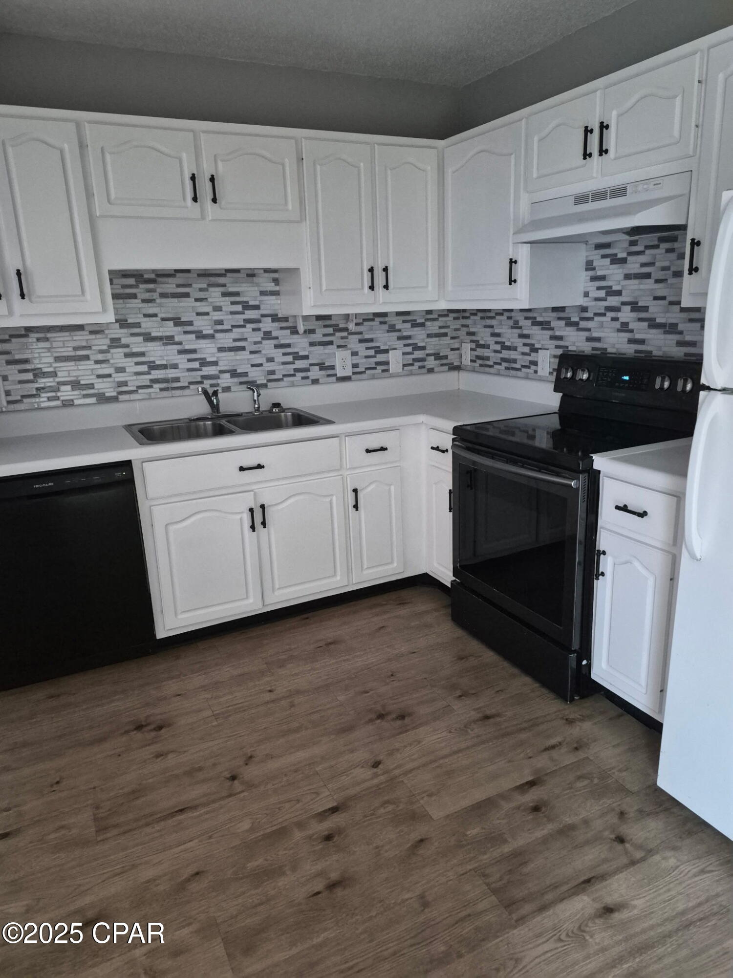 Image 5 For 145 Escanaba Avenue