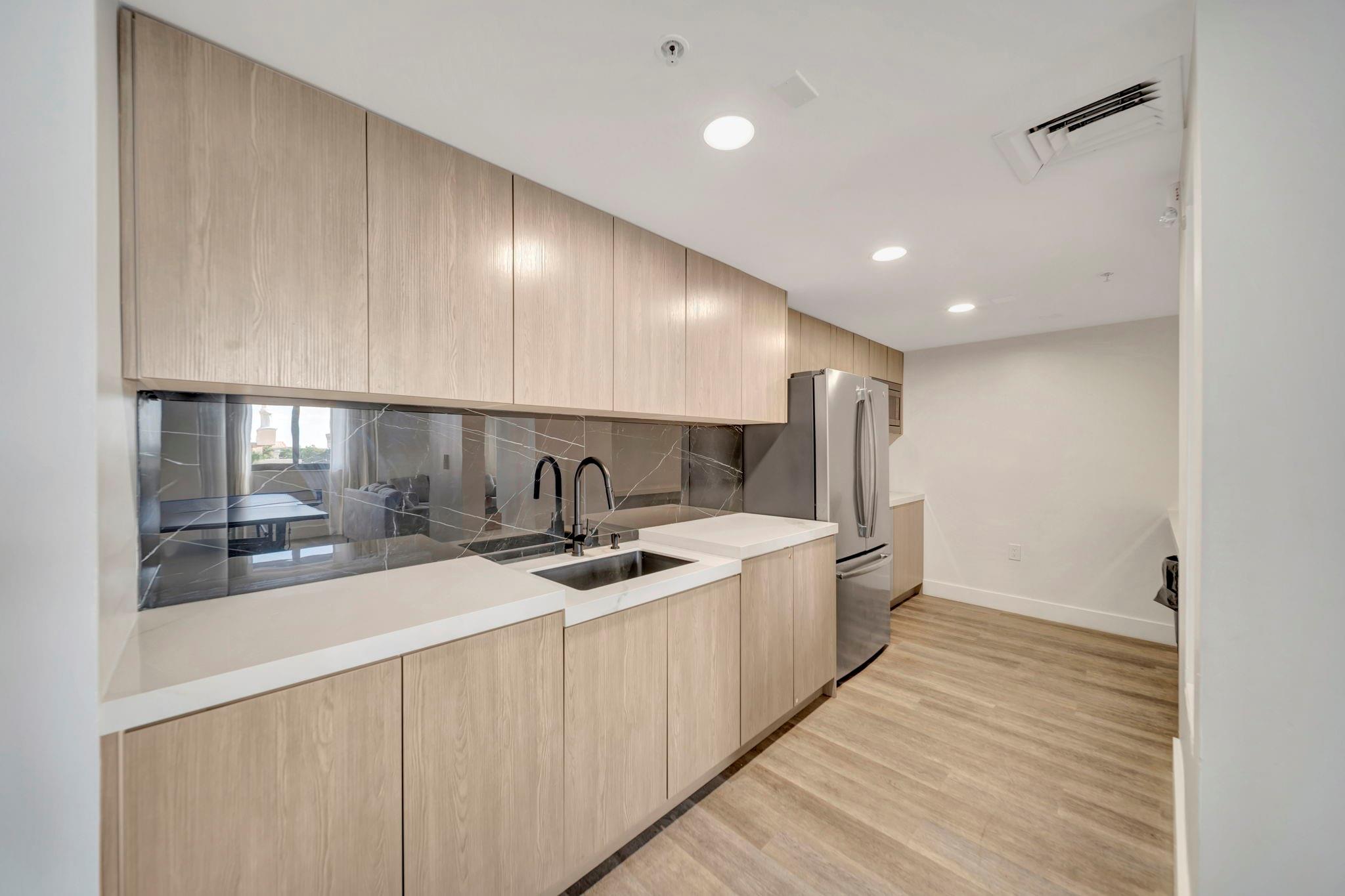 110 N Federal Highway 707