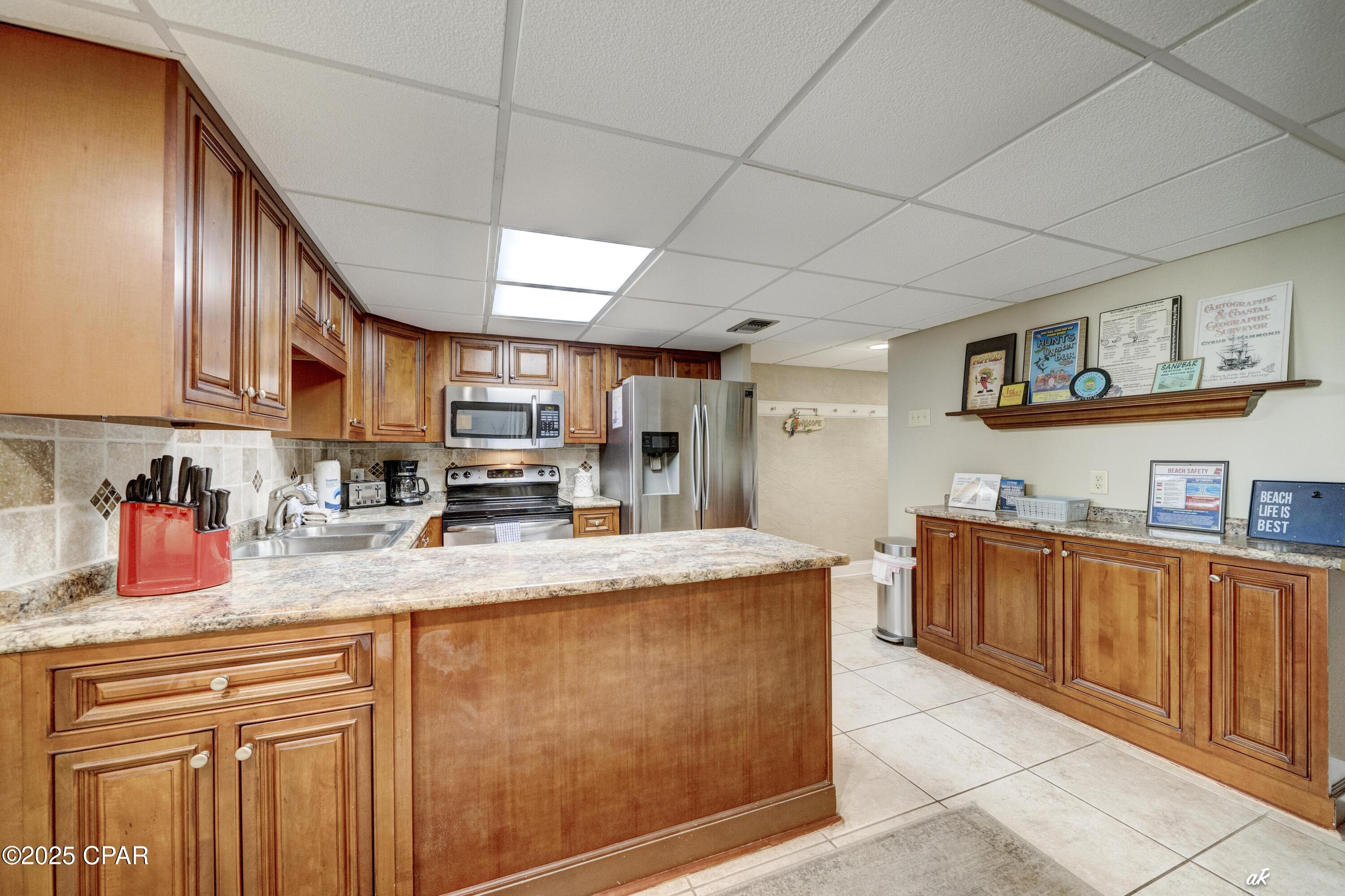 Image 12 For 8727 Thomas Drive C17