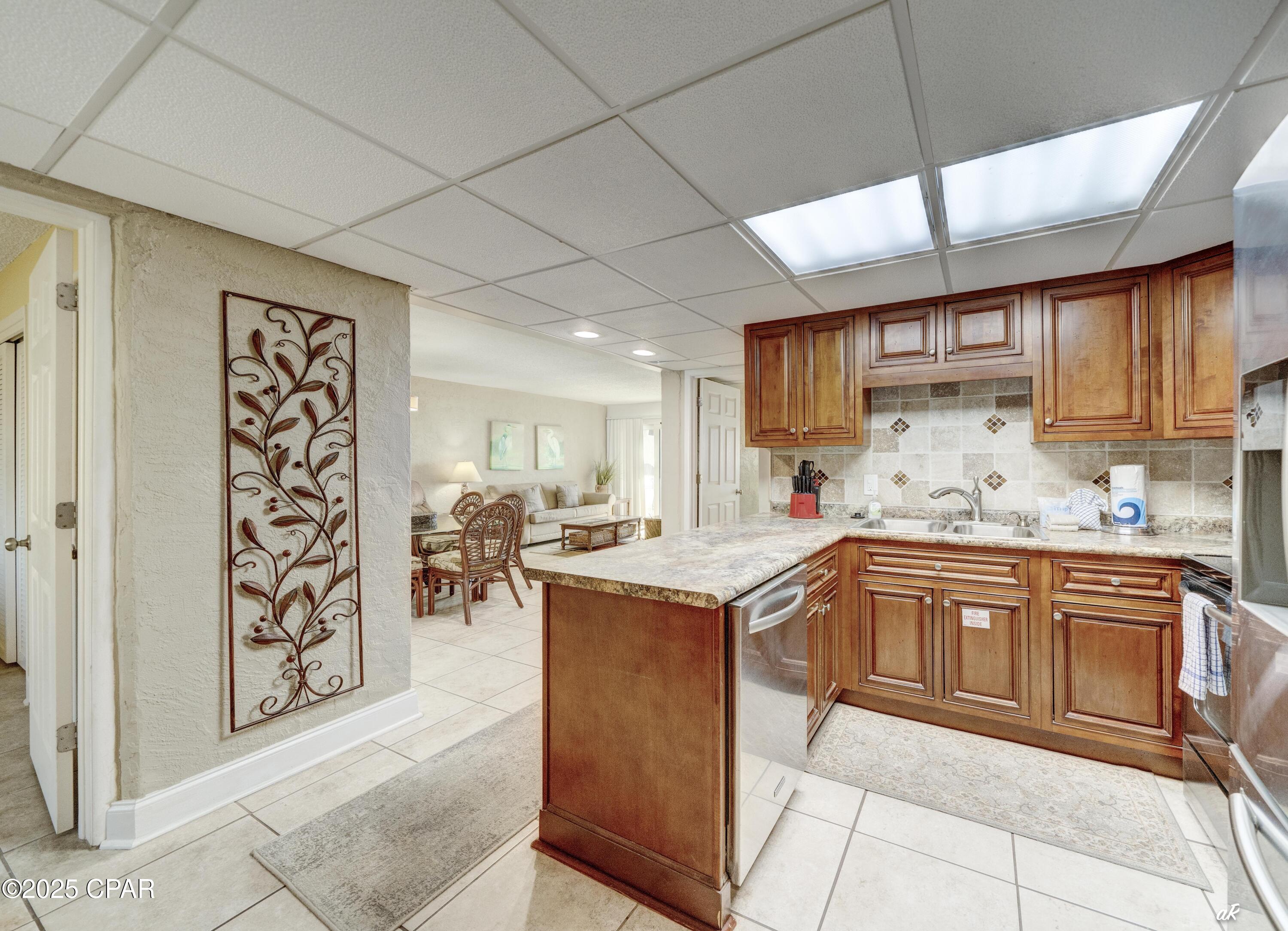 Image 13 For 8727 Thomas Drive C17