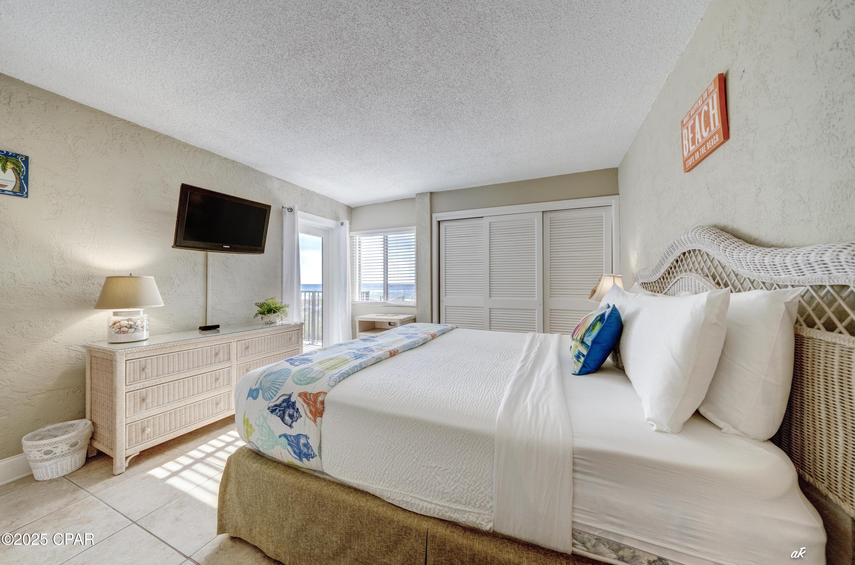 Image 16 For 8727 Thomas Drive C17