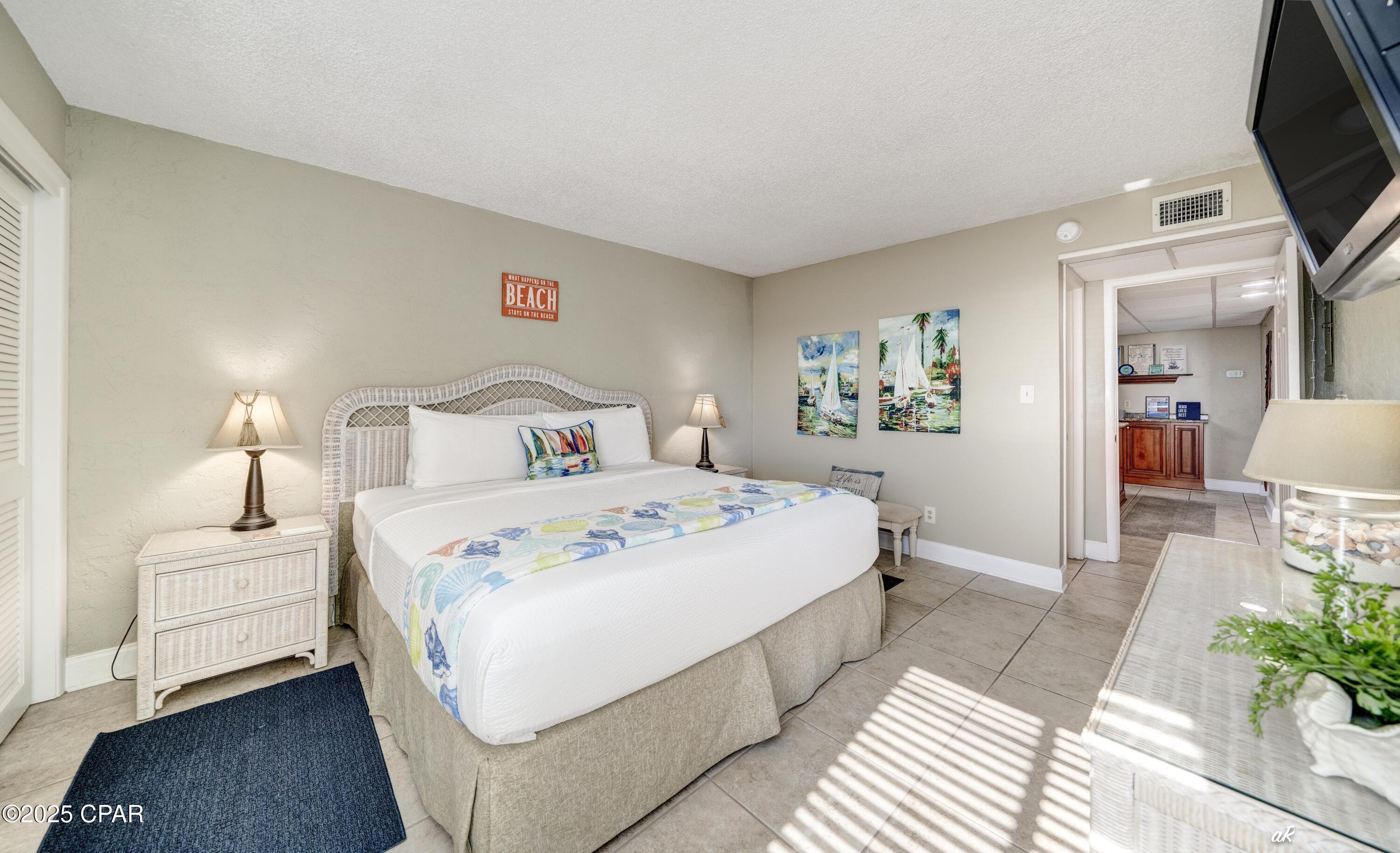 Image 17 For 8727 Thomas Drive C17