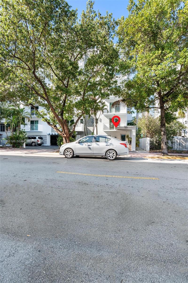 1820 James Ave Condo