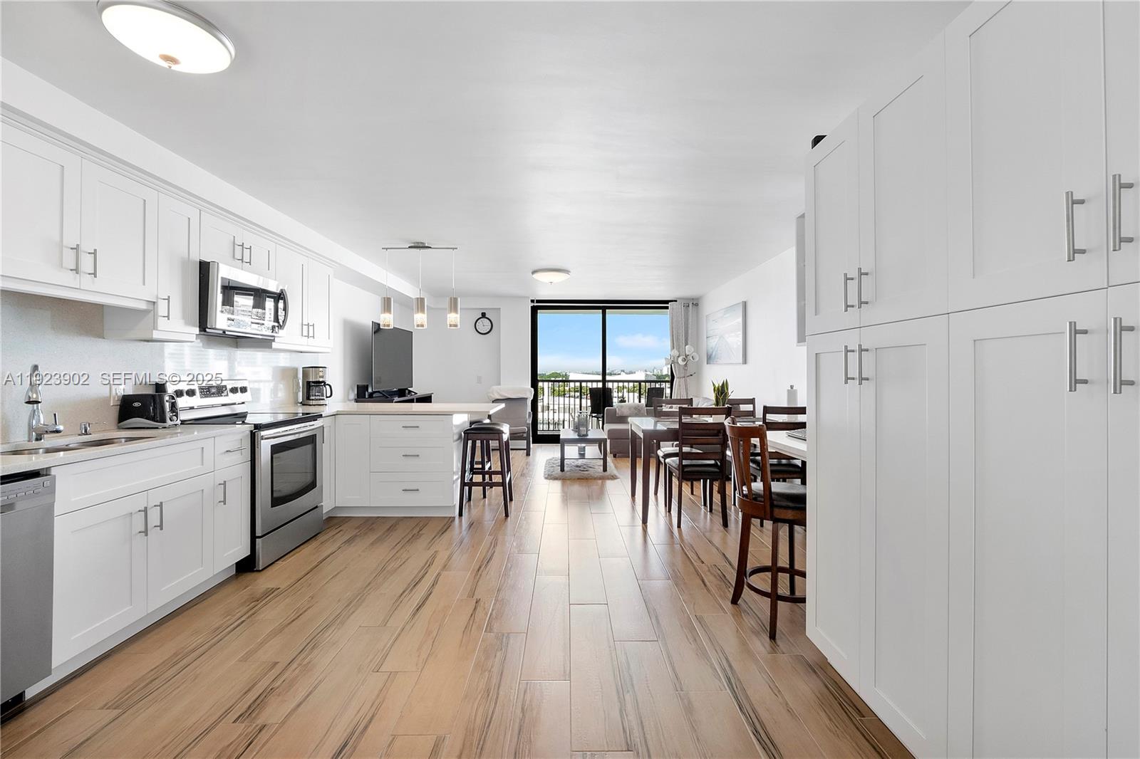 1800-collins-ave-11b-miami-beach-fl-33139/hzid_51ef0eca