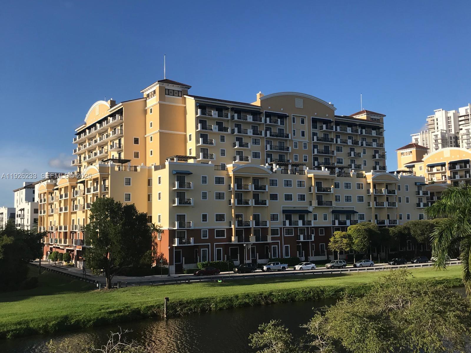 Colonnade At Dadeland Sw