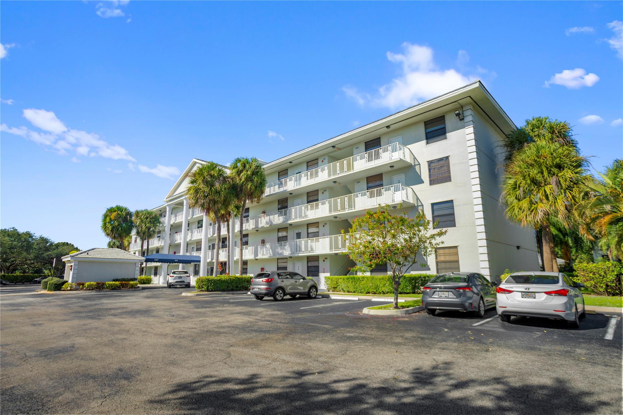 Condo 19 Of Whitehall Con