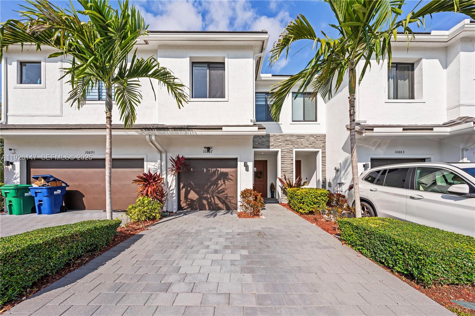 Spacious 3-bedroom, 2.5-bath townhome in the desirable community of The Landings. Features a bright open layout, modern finishes, and a private backyard perfect for entertaining. Includes a 1-car garage, driveway parking, and in-unit washer & dryer. Community amenities include a pool, two dog parks, play areas, and scenic lakefront paths. Close to major highways, shopping, and dining.